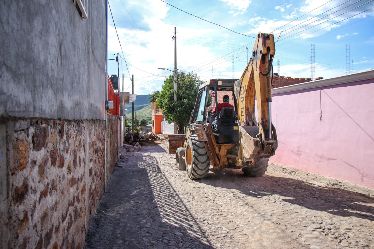 Dan banderazo a obras en Calvillo