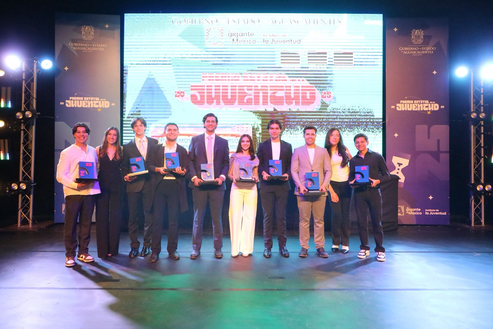 Reconoce Tere Jiménez a jóvenes destacados con Premio Estatal de la Juventud 2025