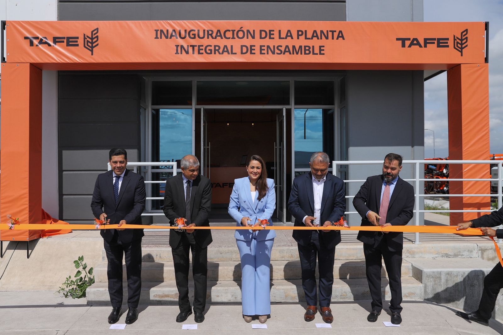 Con una inversión de 280 millones de pesos, Tere Jiménez inaugura planta de TAFE en Aguascalientes, tercera productora de tractores más grande del mundo