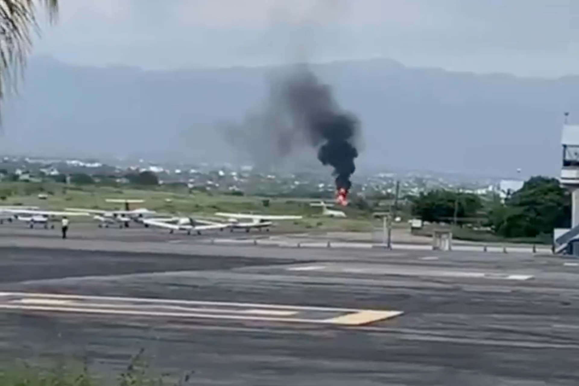 Aeronave se accidenta en Aeropuerto de Cuernavaca, Morelos; hay lesionados