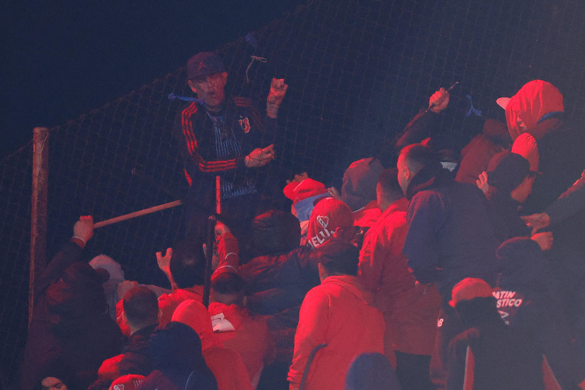 Conmebol promete actuar con la “mayor firmeza” tras barbarie en estadio de Argentina que dejó 22 heridos