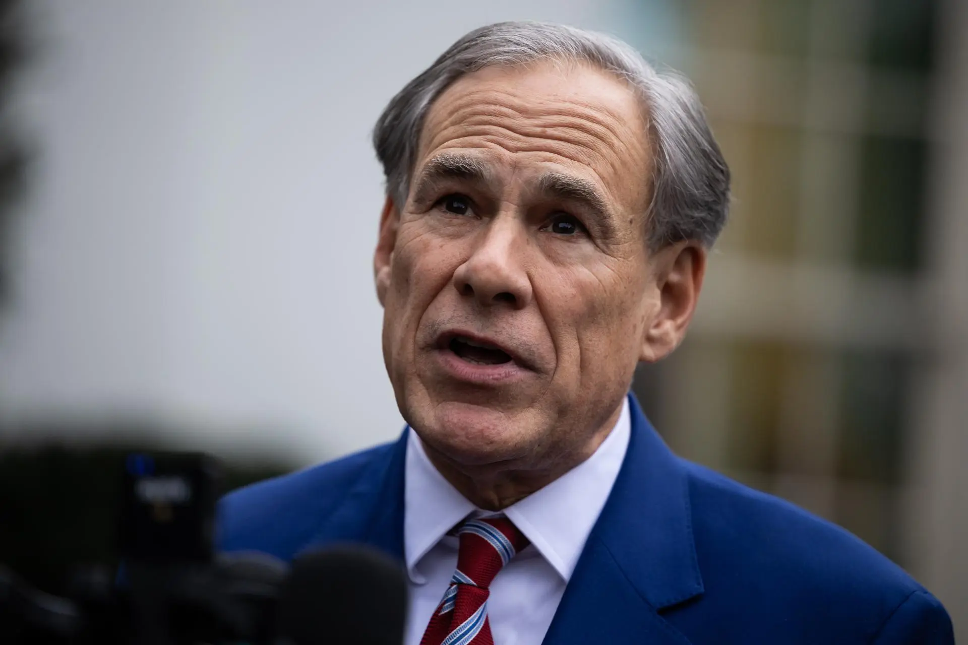 Gobernador de Texas amenaza con cargos criminales a demócratas por boicot a mapa electoral