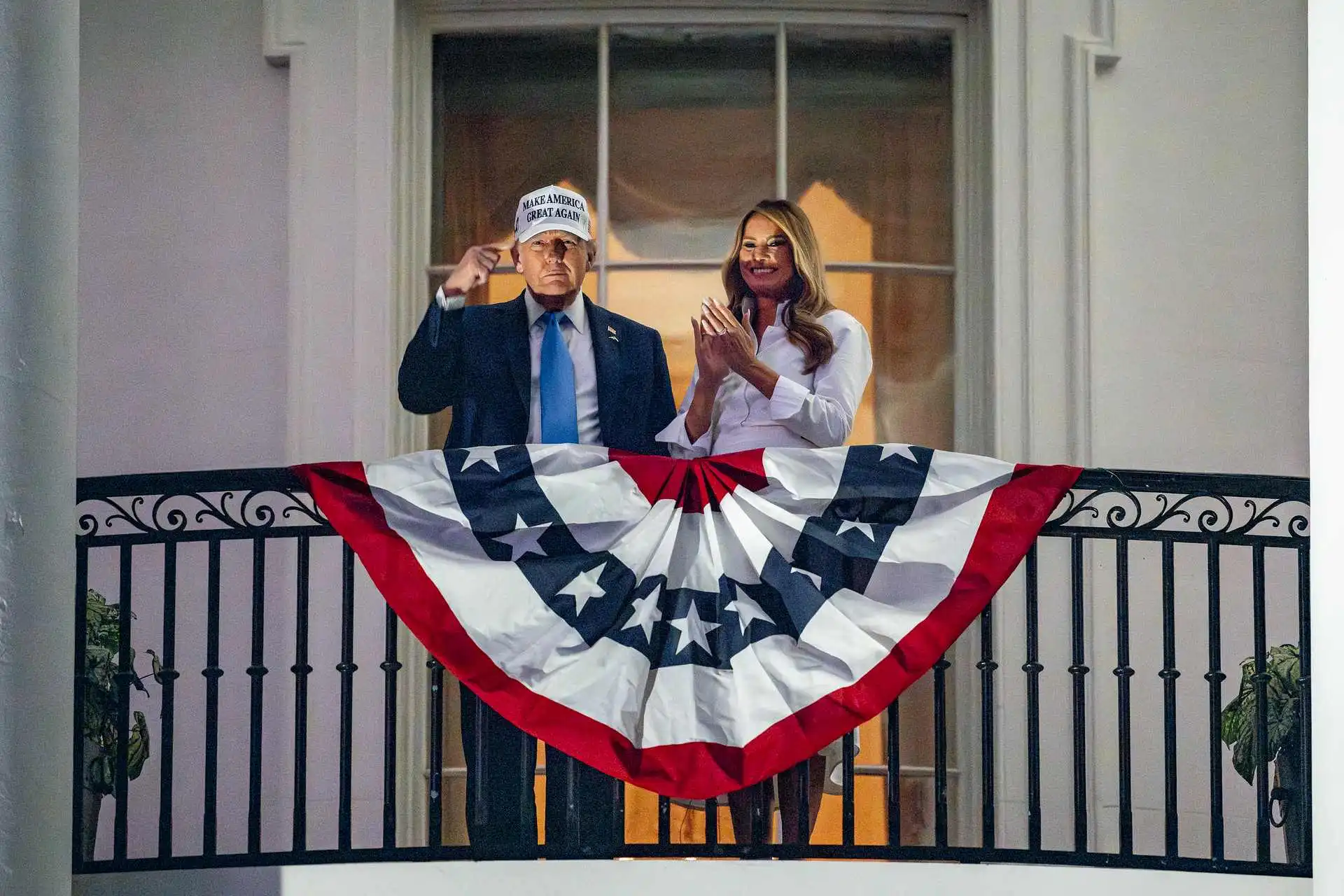 Trump dona el primer salario de su segundo mandato a la renovación de la Casa Blanca