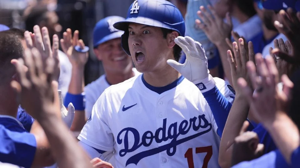 Shohei Ohtani conecta un potente jonrón para alcanzar los mil hits en su carrera en las Grandes Ligas