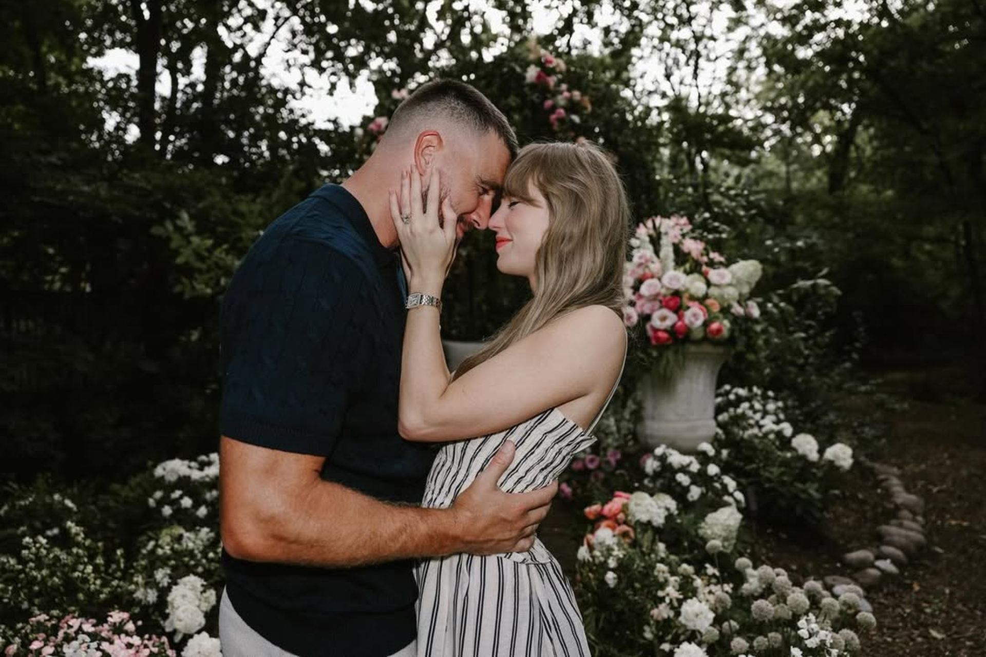 Taylor Swift anuncia su compromiso con Travis Kelce