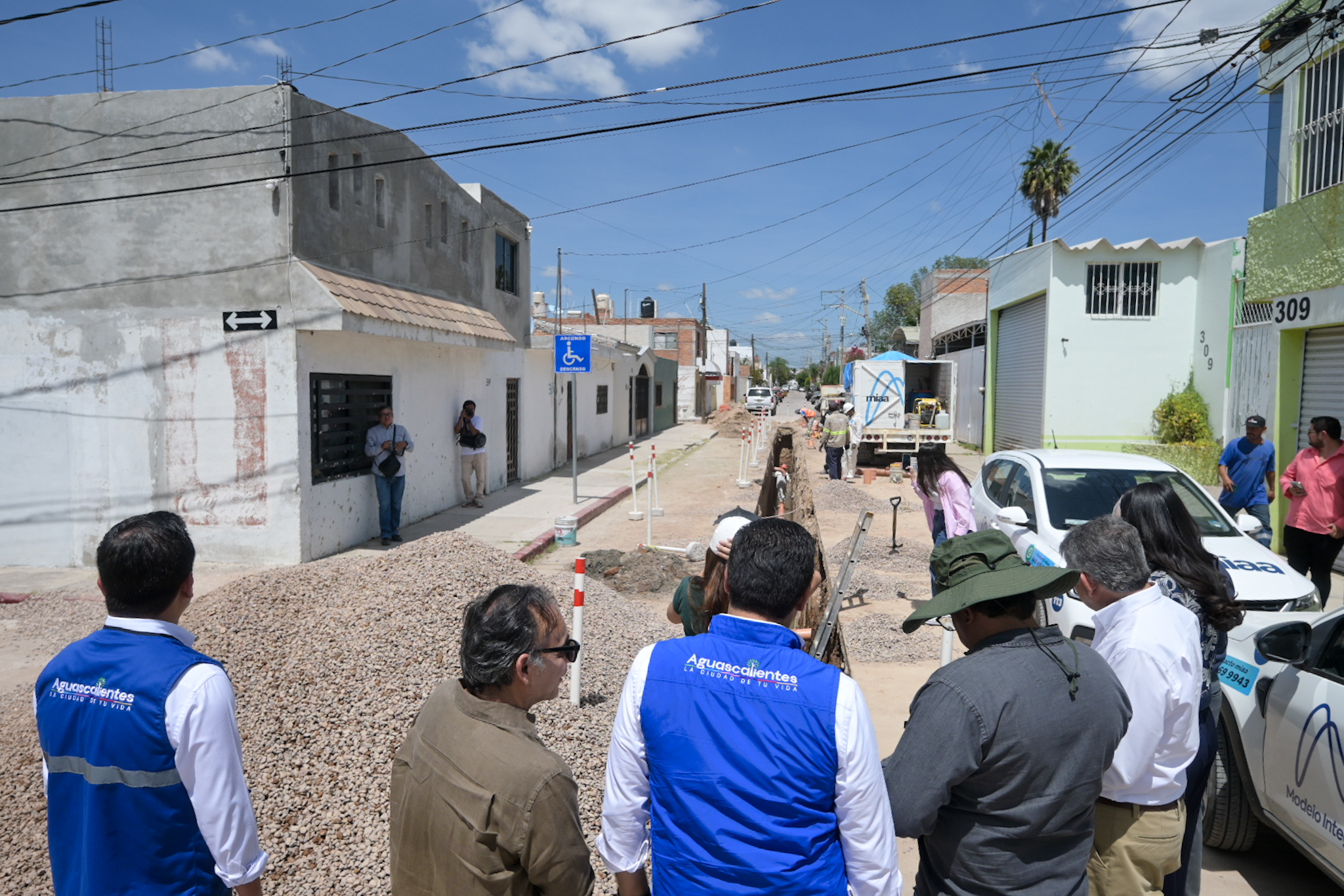 Leo Montañez pone en marcha nuevo pozo en Lomas del Picacho