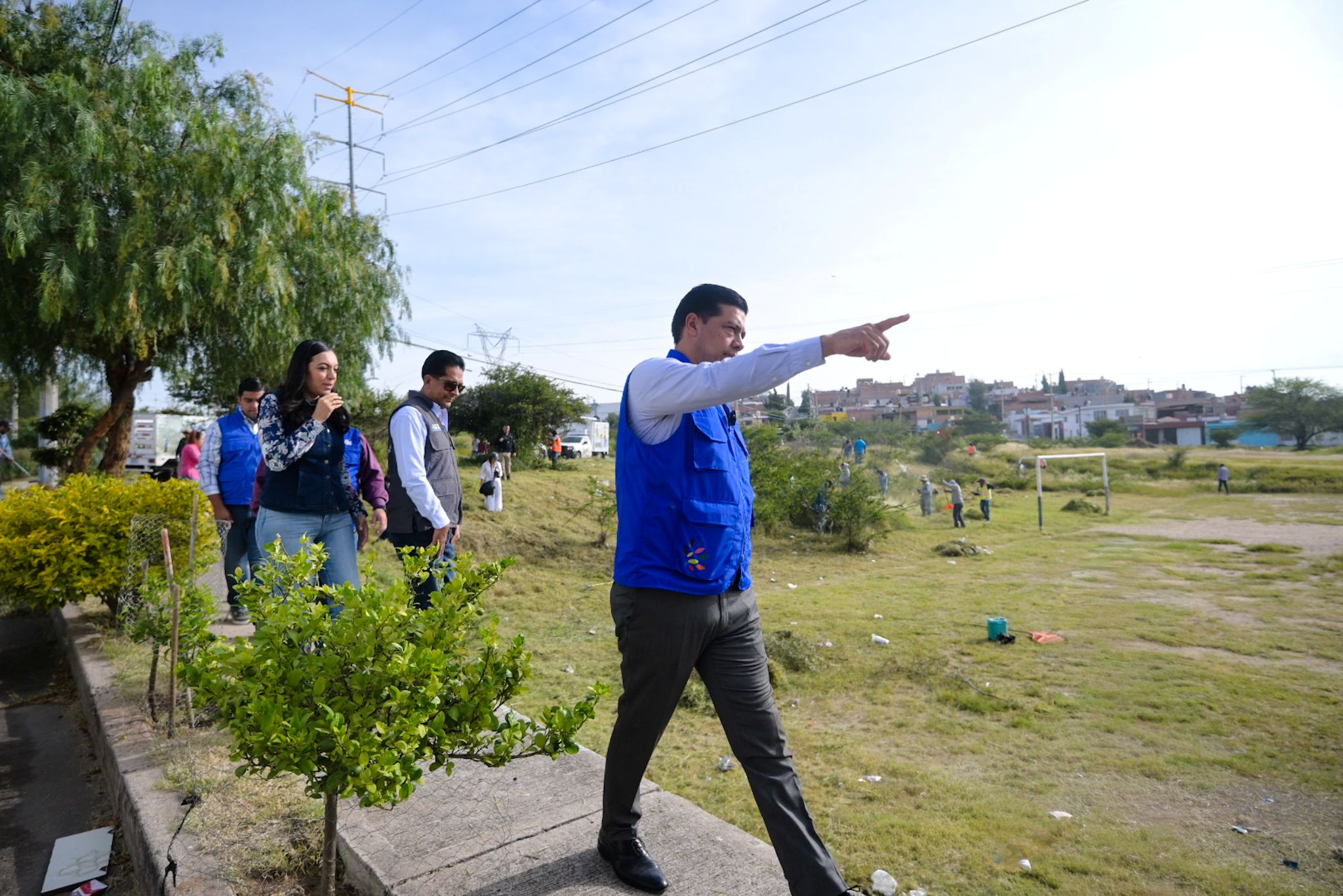 Lleva Leo Montañez mega operativo de desmalezado y limpieza al oriente de la ciudad