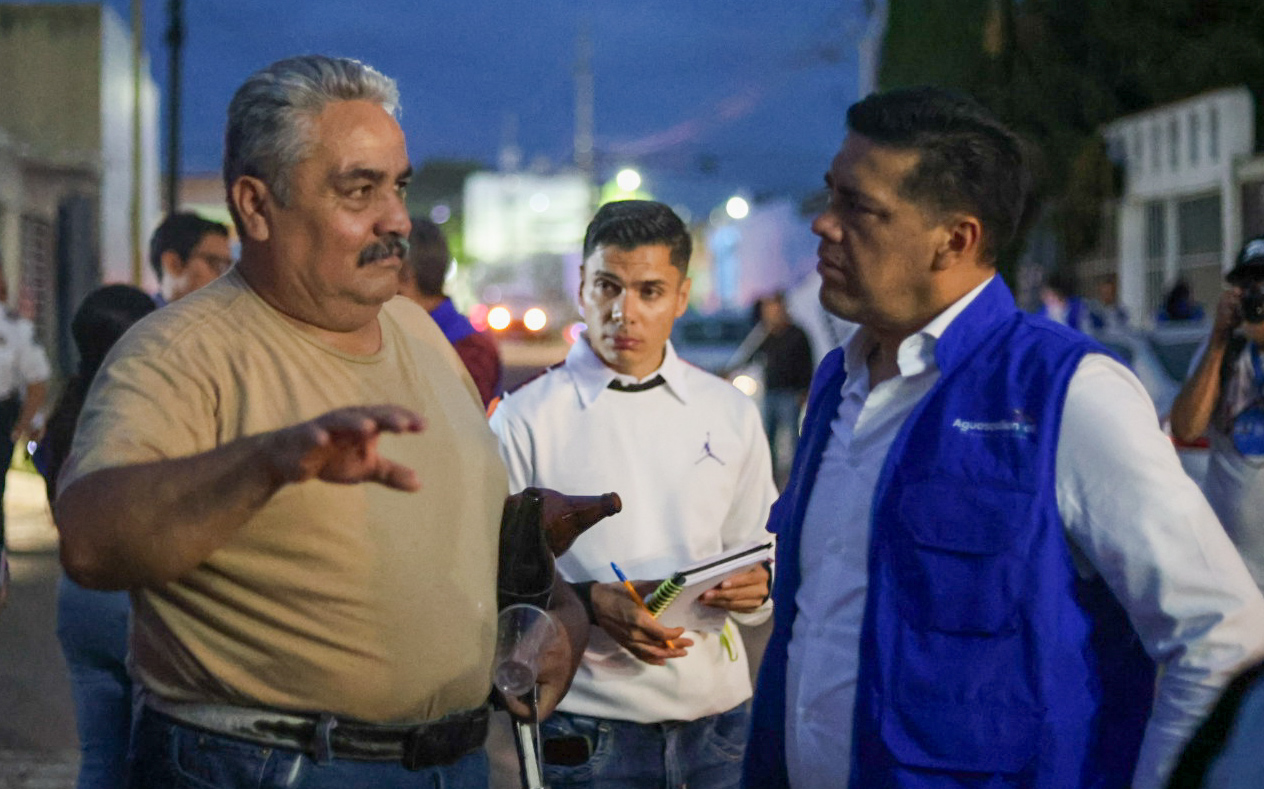Escucha Leo Montañez peticiones de familias de Cartagena al norte de la ciudad