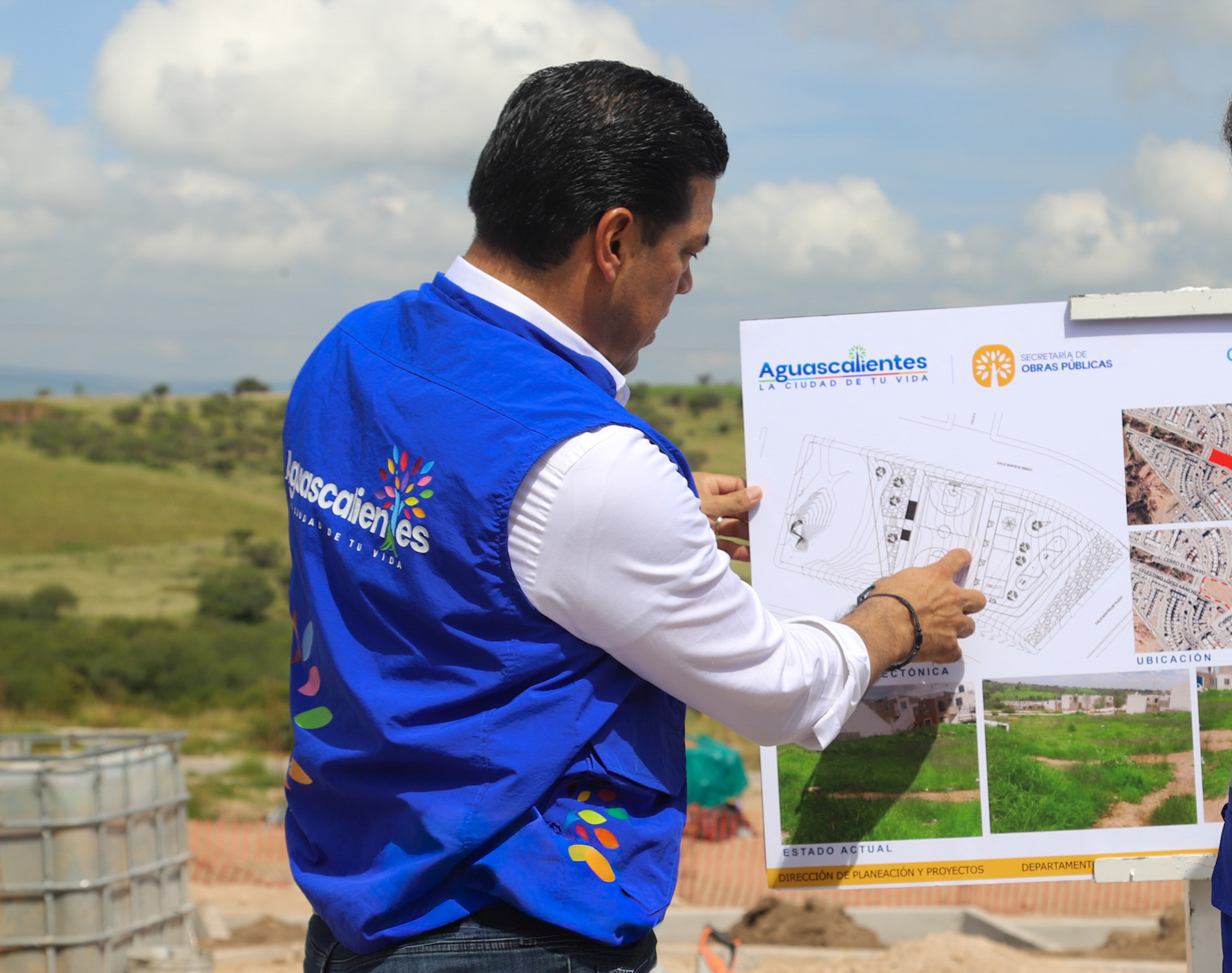 Leo Montañez pone en marcha construcción de parque Villa Montaña