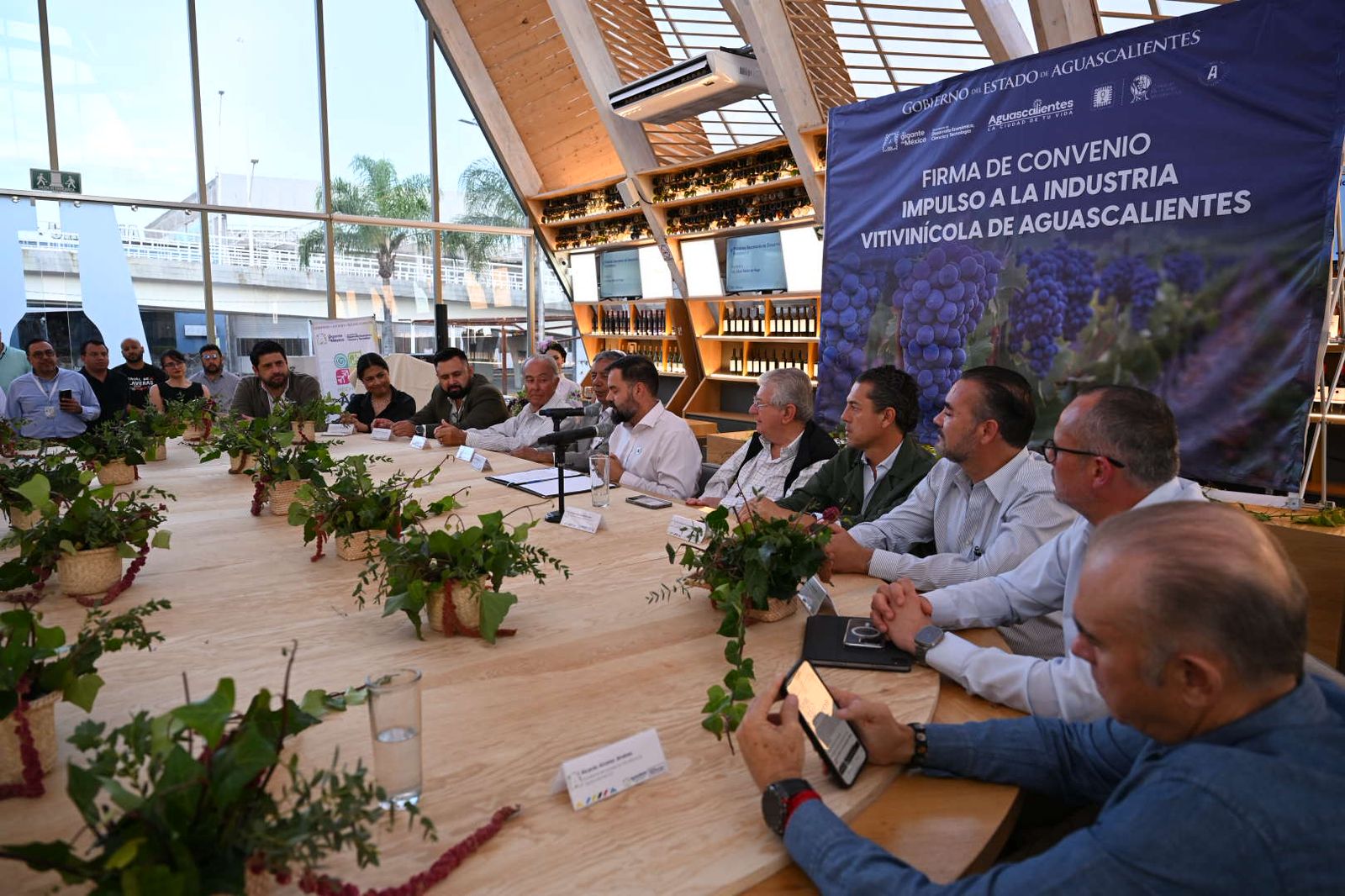 Firman convenio para fortalecer la industria vitivinícola de Aguascalientes