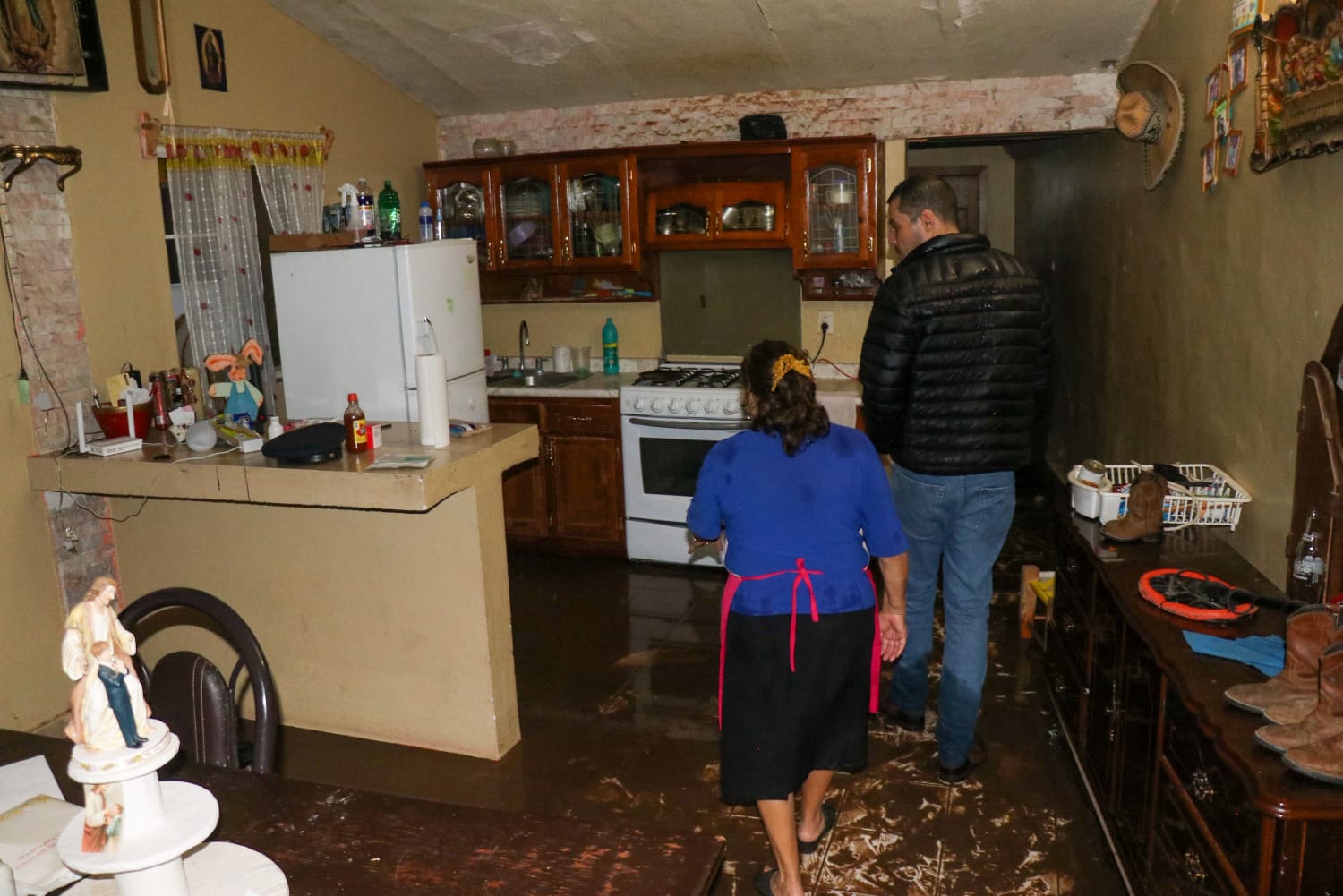 Dan apoyos a familias afectadas por las lluvias en Calvillo
