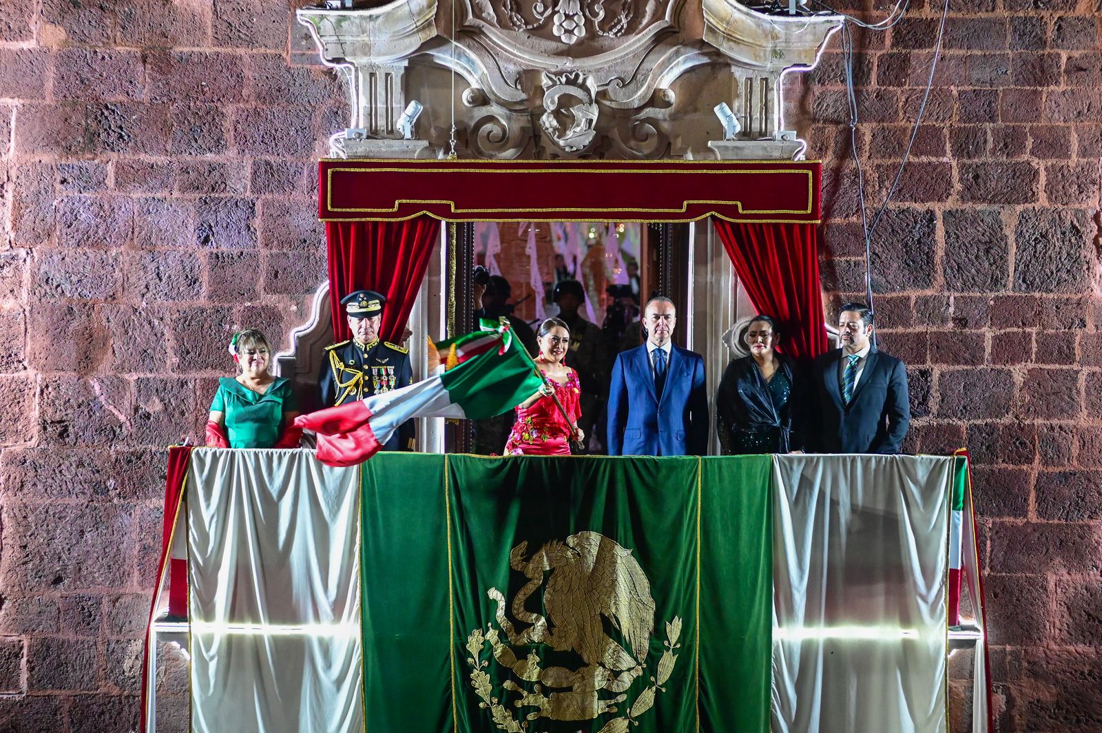 En un ambiente festivo, Tere Jiménez celebra el Grito de Independencia junto a miles de familias en Aguascalientes
