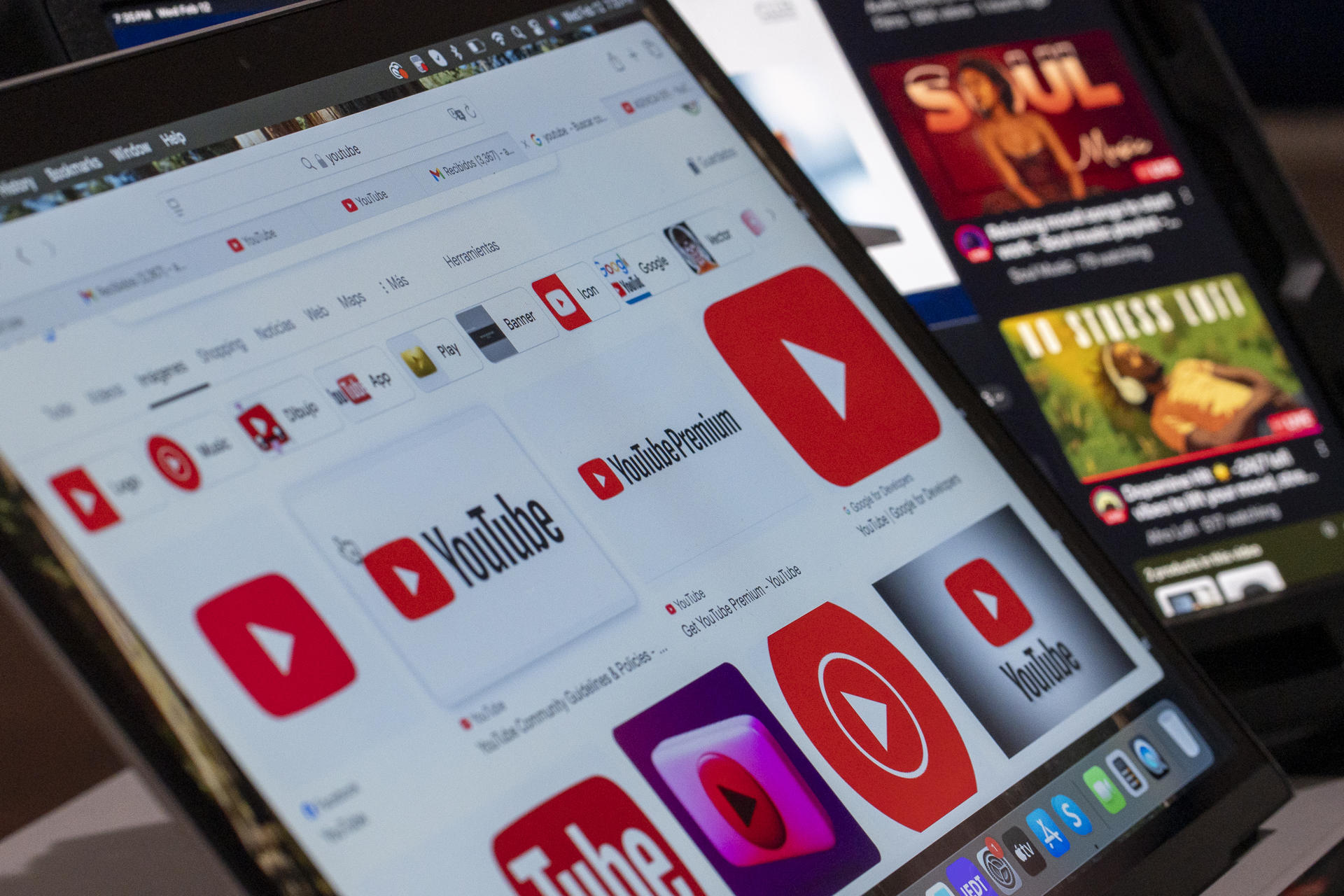 YouTube pagará 24.5 millones a Trump por suspensión de su cuenta tras disturbios de 2021