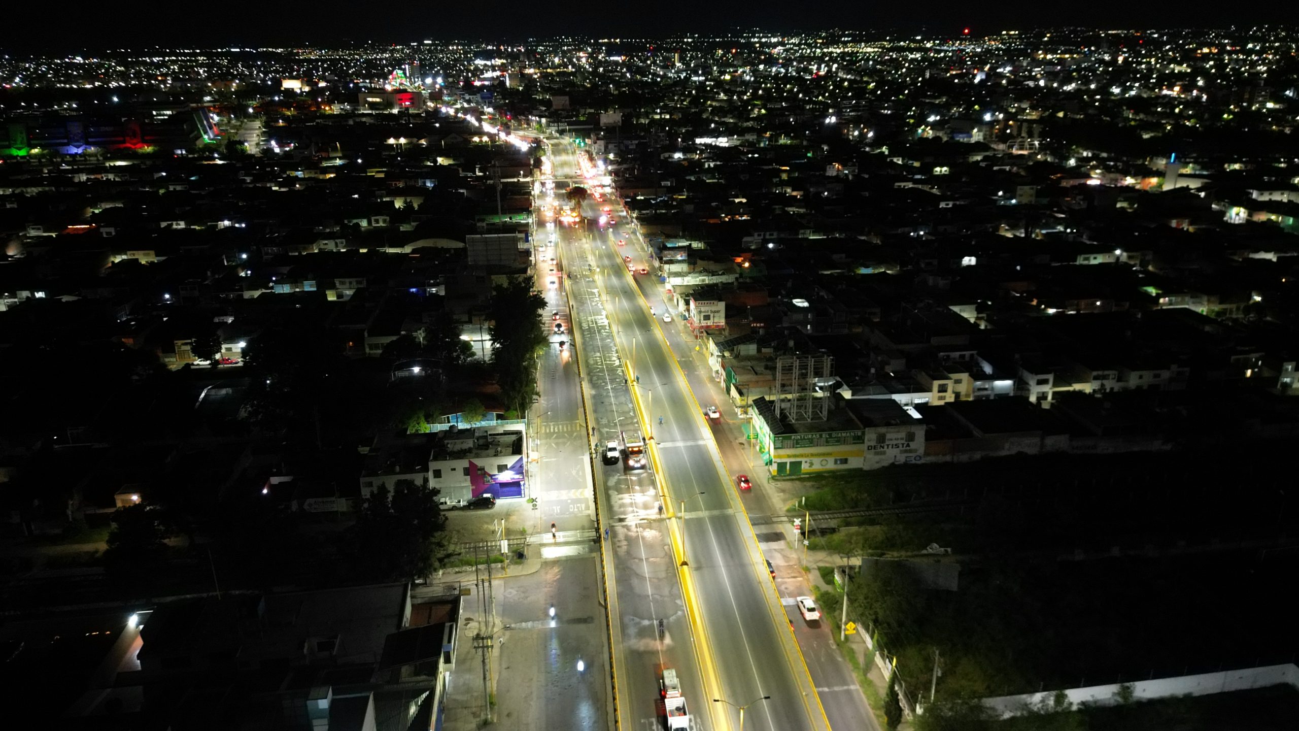 Realiza municipio operativo nocturno de limpieza en el puente de Segundo Anillo sur