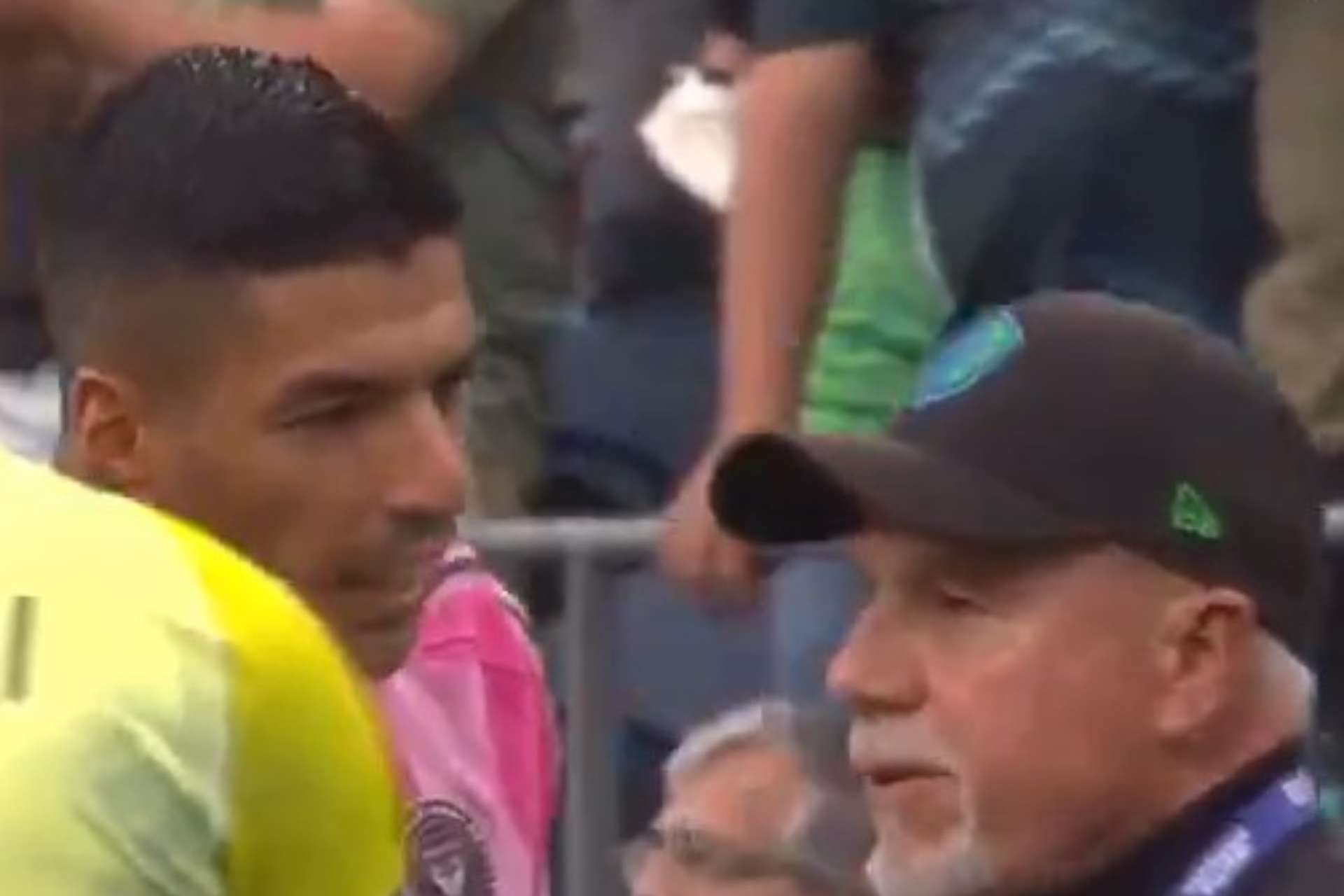 Luis Suárez escupe a un miembro del cuerpo técnico del Seattle Sounders en la final de Leagues Cup