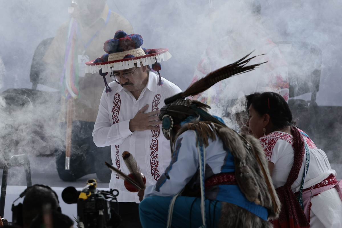 Realizan ceremonia de purificación y entrega del bastón de mando a nuevos ministros de la SCJN