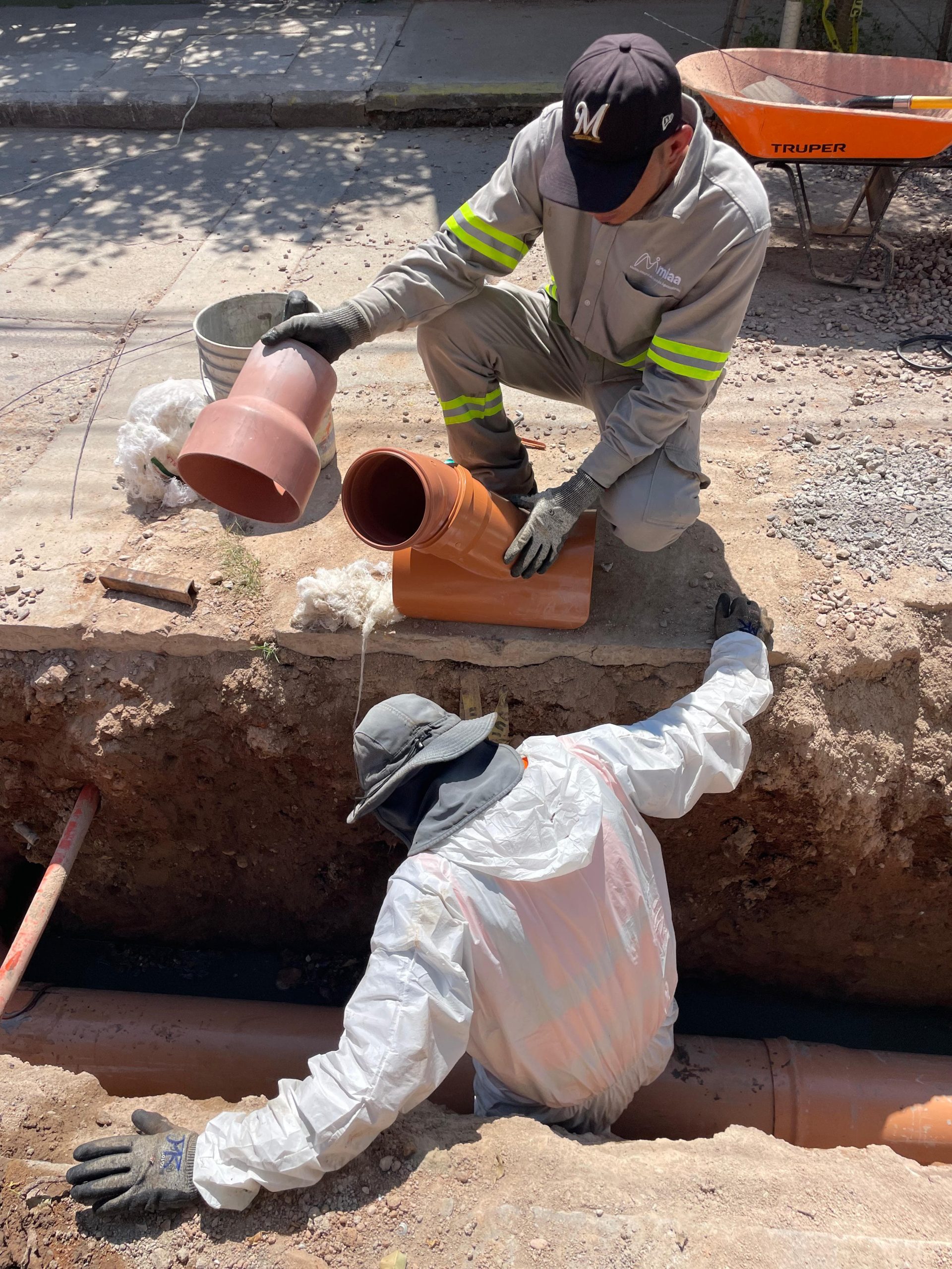 MIAA beneficia a vecinos de la colonia España con obra de rehabilitación de alcantarillado sanitario
