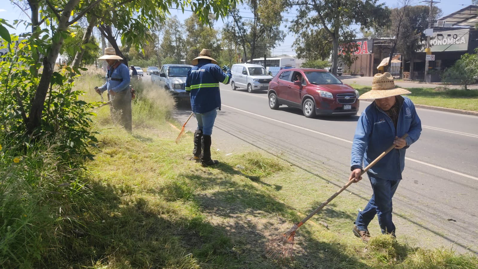 Realiza Municipio de Aguascalientes mega operativo de limpieza en Av. Mahatma Gandhi