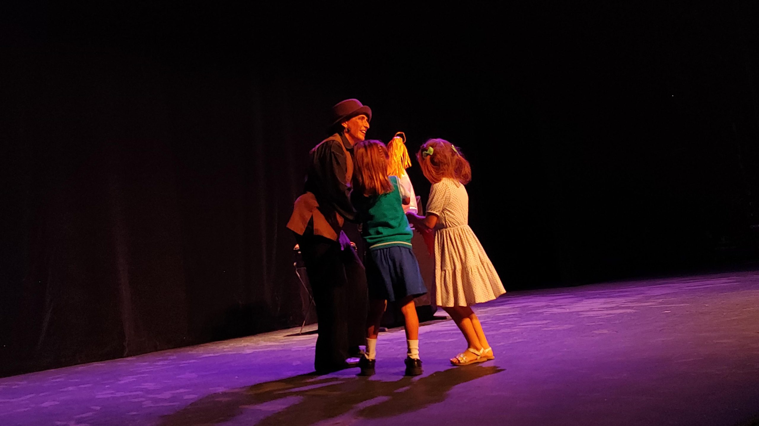 El Teatro Morelos brilló con la magia de viaje al mundo de los cuentos