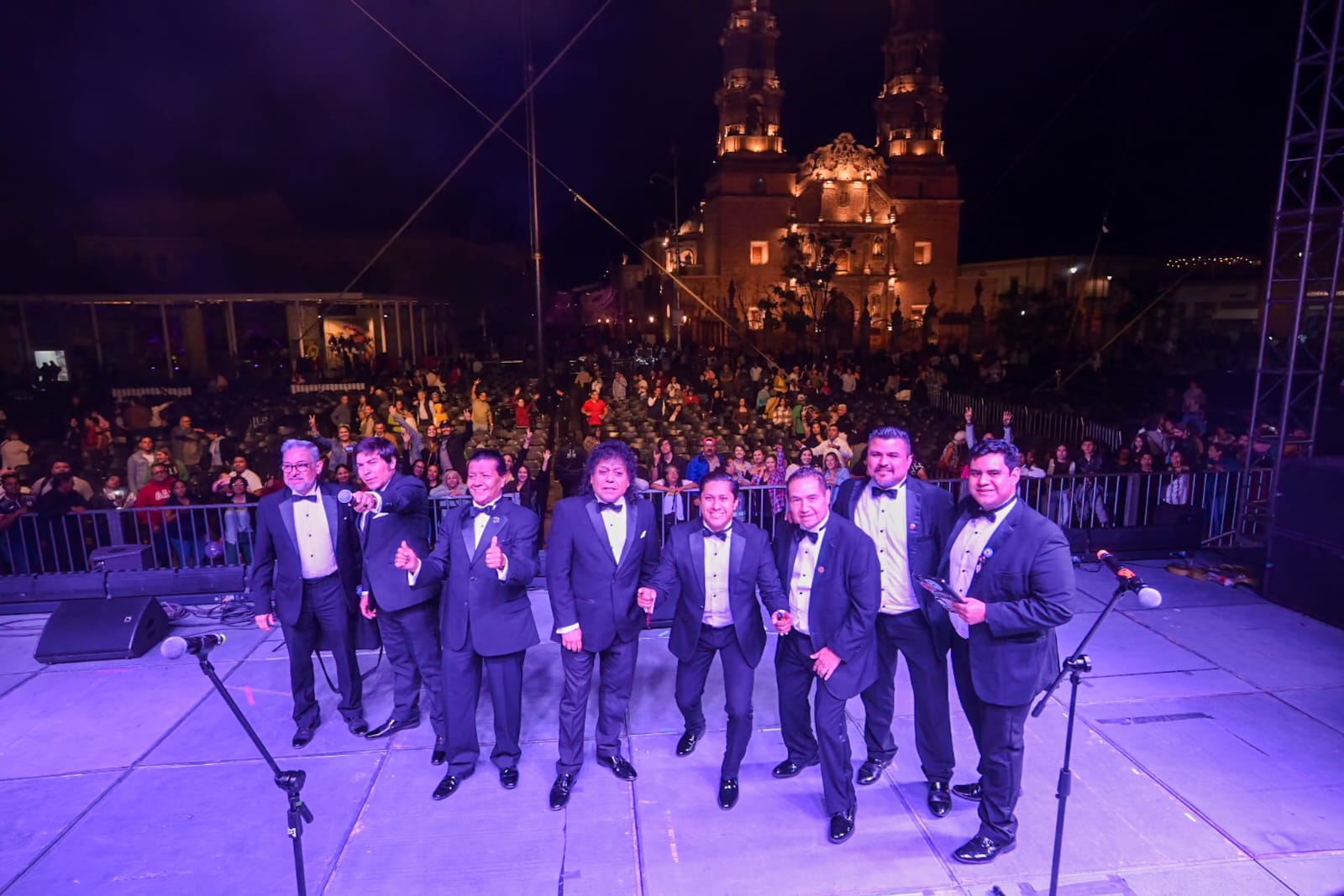 Los Ángeles Negros homenajean el 450 Aniversario de la Ciudad ante miles de espectadores