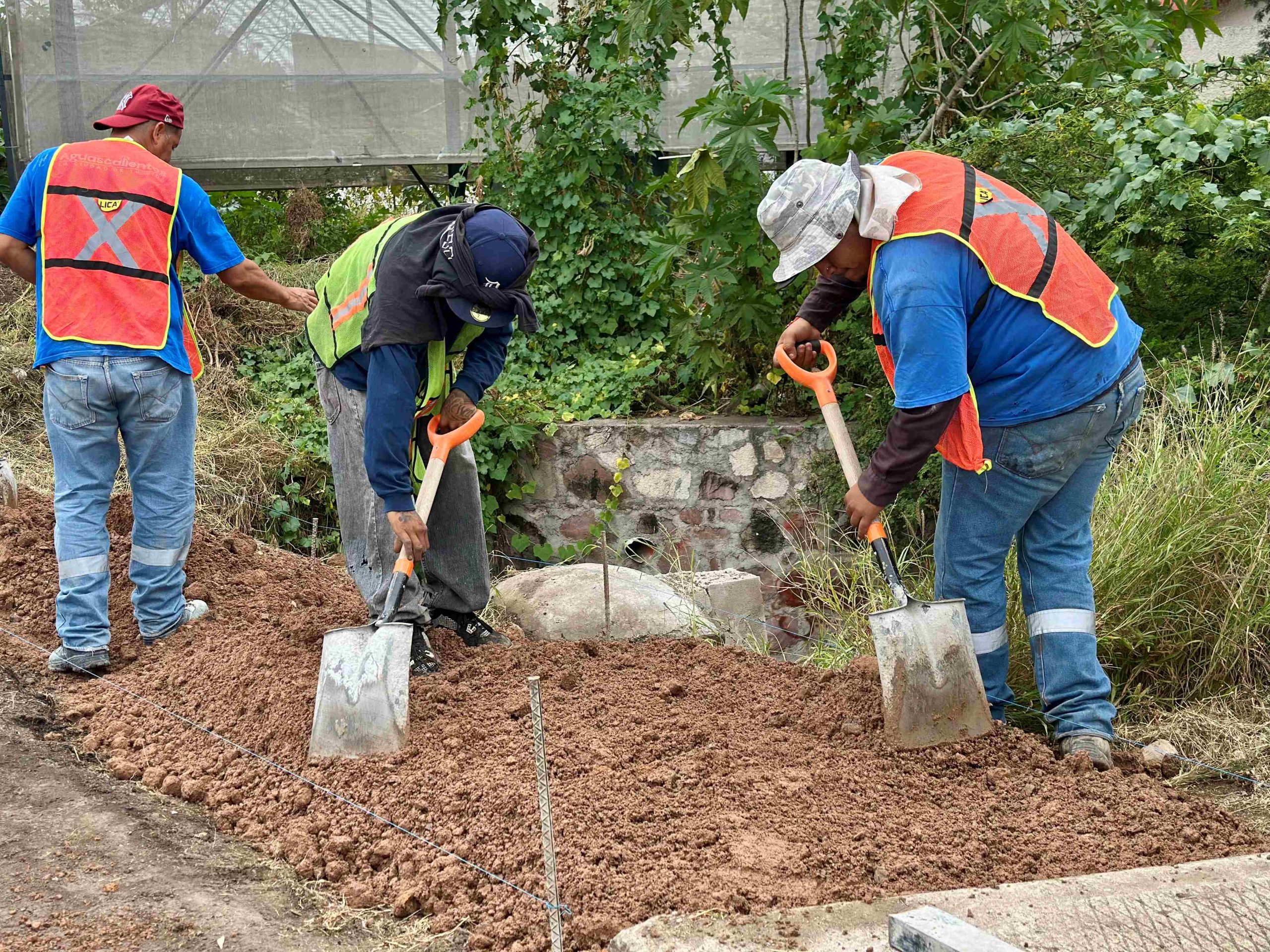 Inicia Secretaría de Obras Públicas construcción de banquetas y guarniciones en el Boulevard a Zacatecas