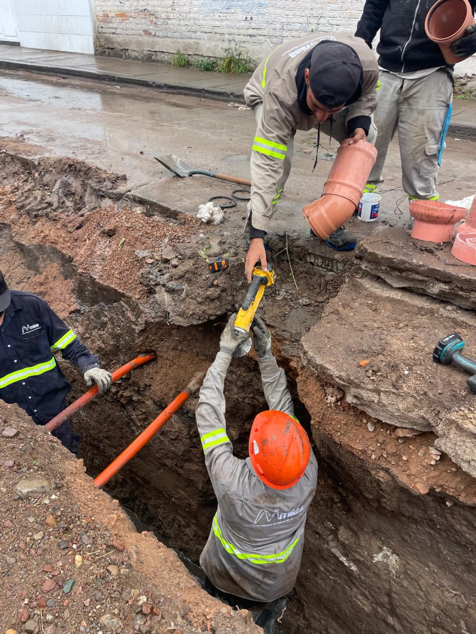 Renueva MIAA red de alcantarillado sanitario en calle de Guadalupe Peralta