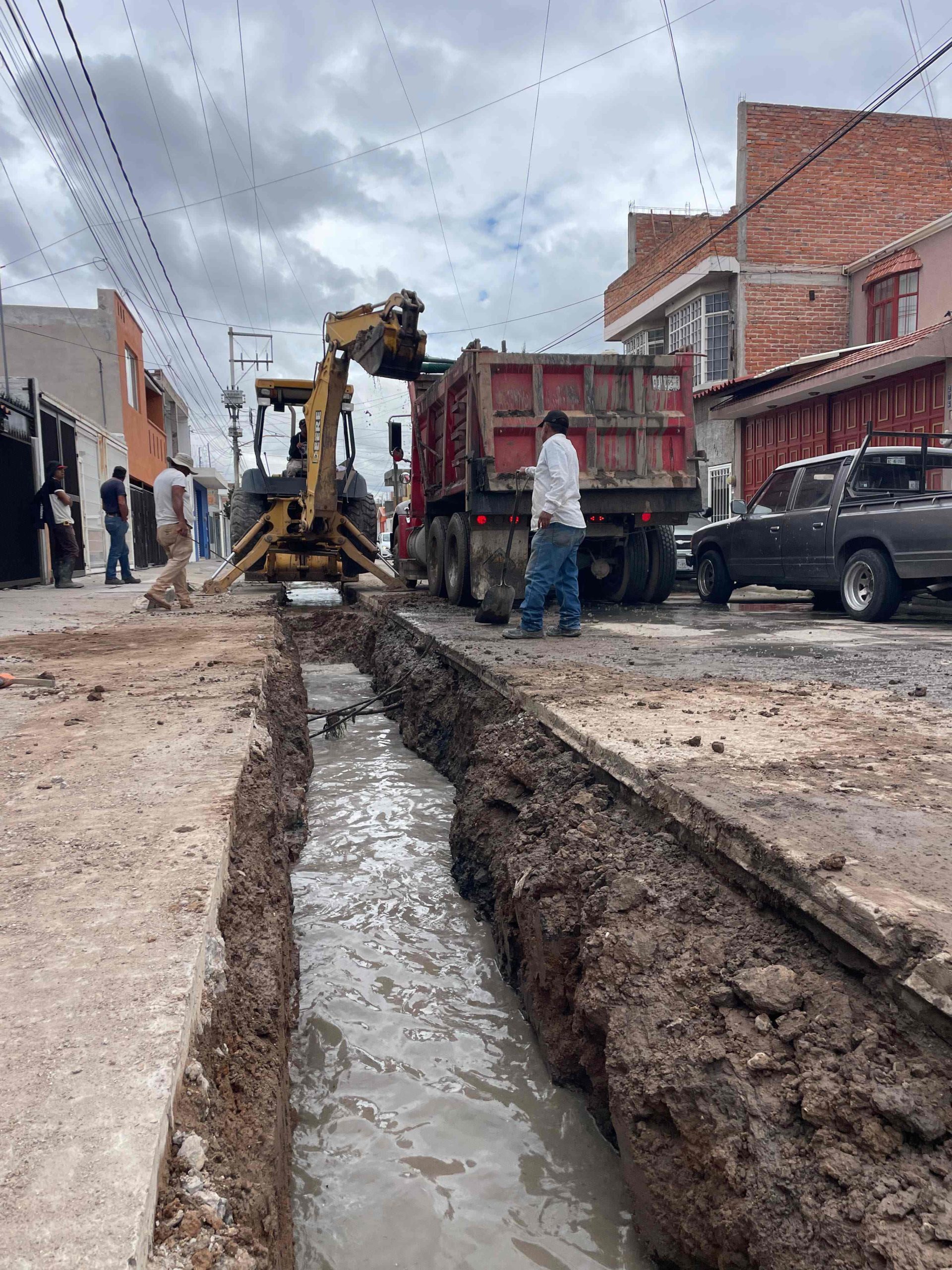 MIAA rehabilita alcantarillado en fraccionamiento Versalles II