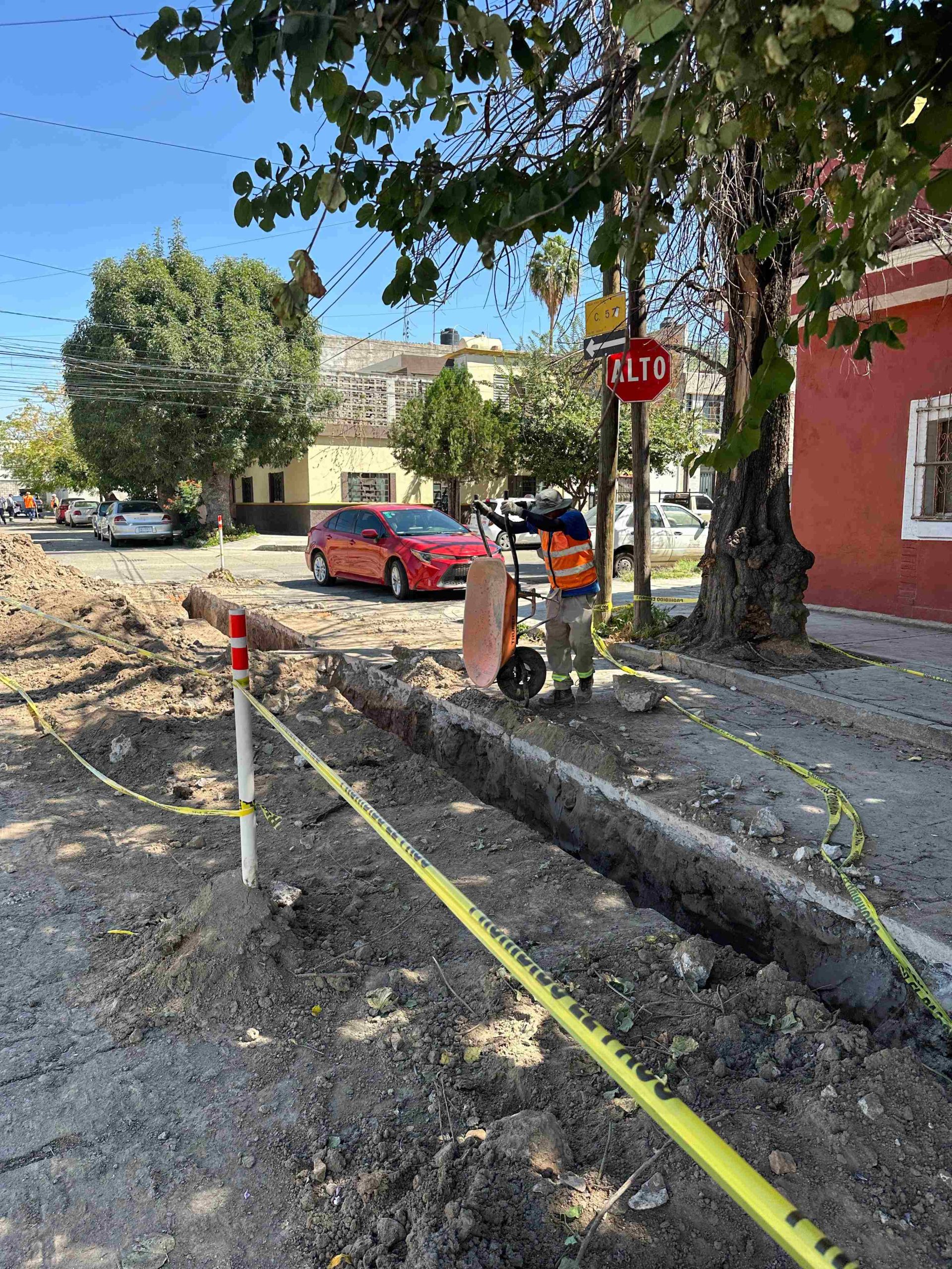 Trabaja MIAA en la rehabilitación de alcantarillado sanitario en la colonia del Trabajo