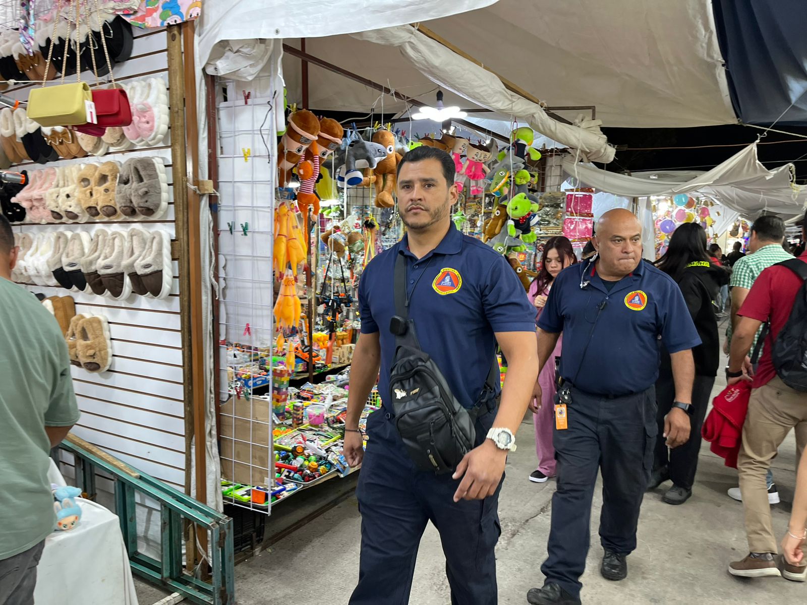 Emite Protección Civil de seguridad al asistir al tradicional Tianguis de Muertos