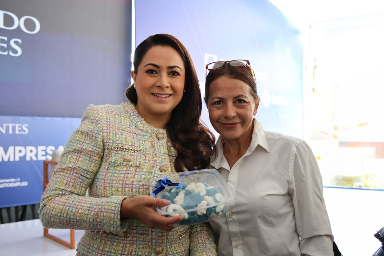 Tere Jiménez entrega más de 19 millones de pesos en apoyos a emprendedores