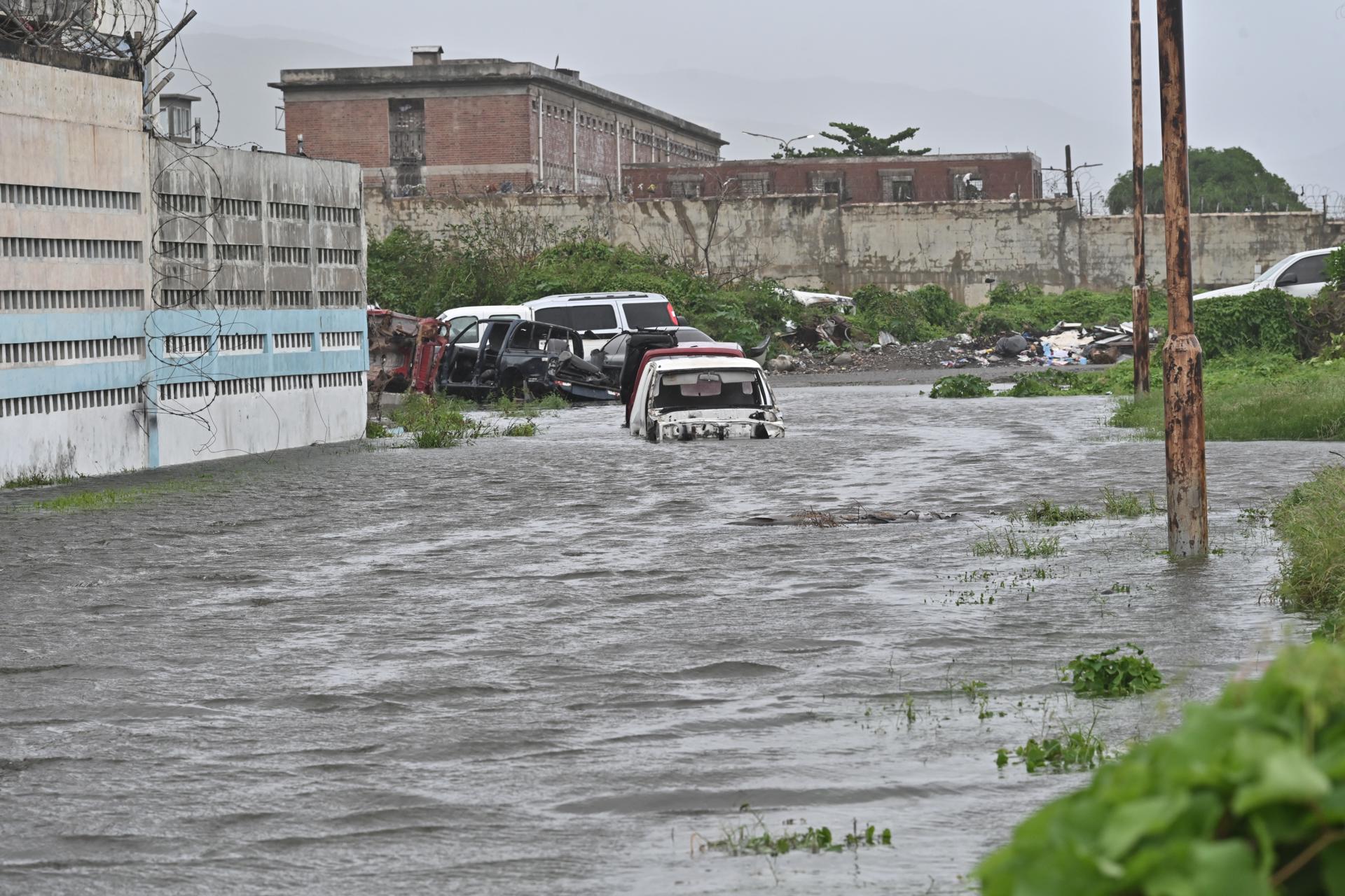 ‘Melissa’ provoca daños en hospitales, viviendas y deja carreteras inundadas en Jamaica