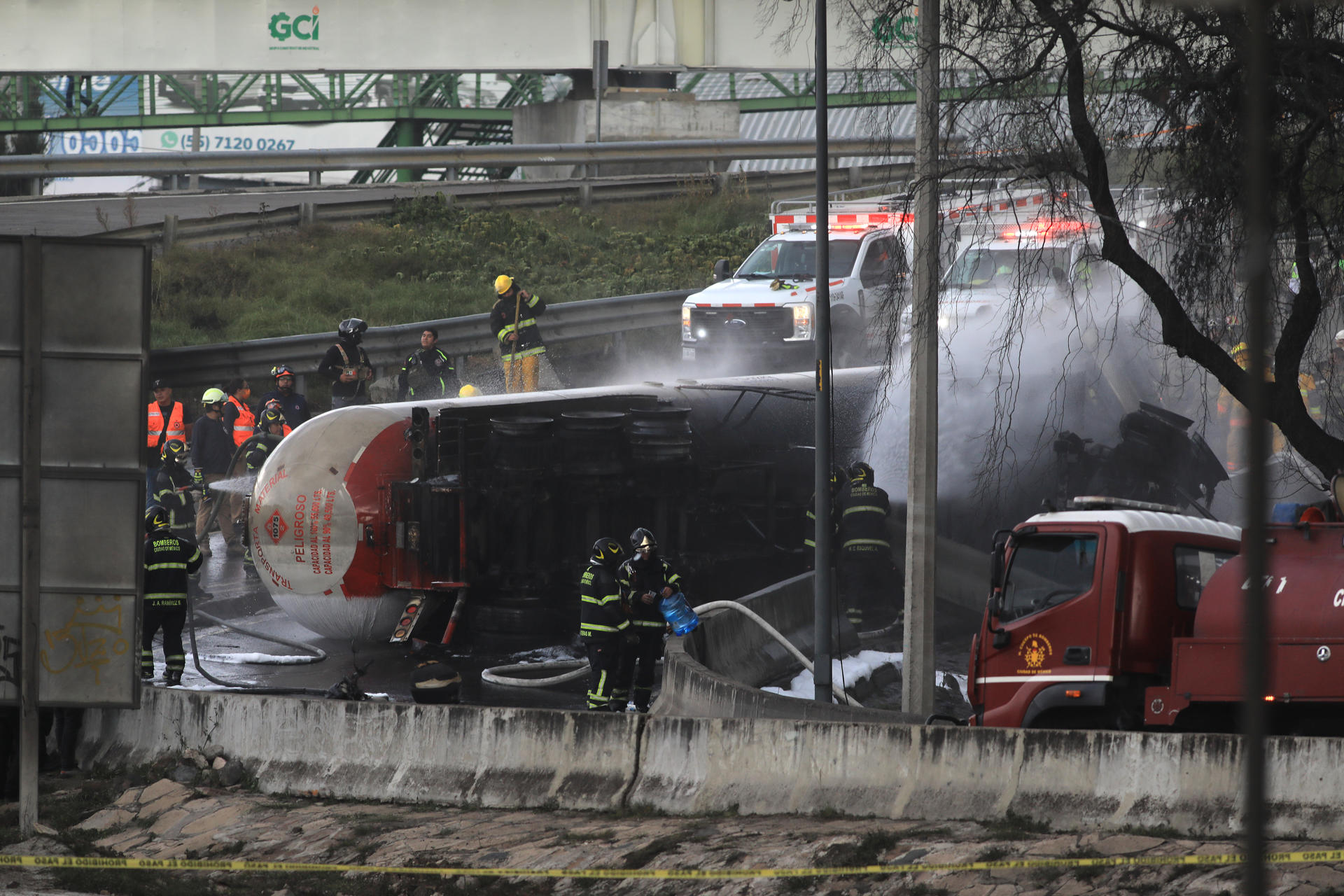 Van 32 muertos por la explosión de una pipa de gas en Iztapalapa, CDMX