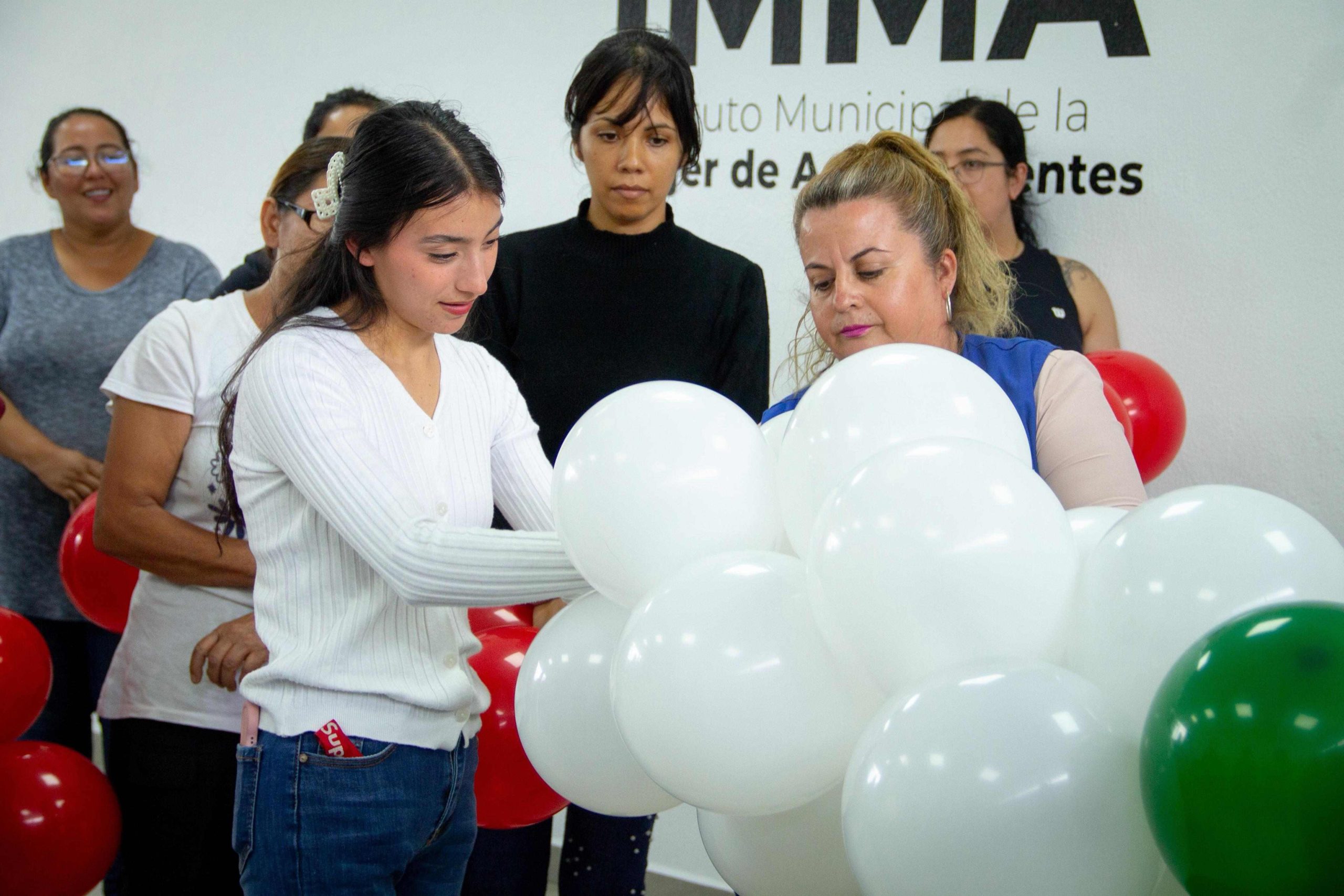 Participará  Instituto Municipal de la Mujer en el desfile de calaveras con Catrina hecha con globos