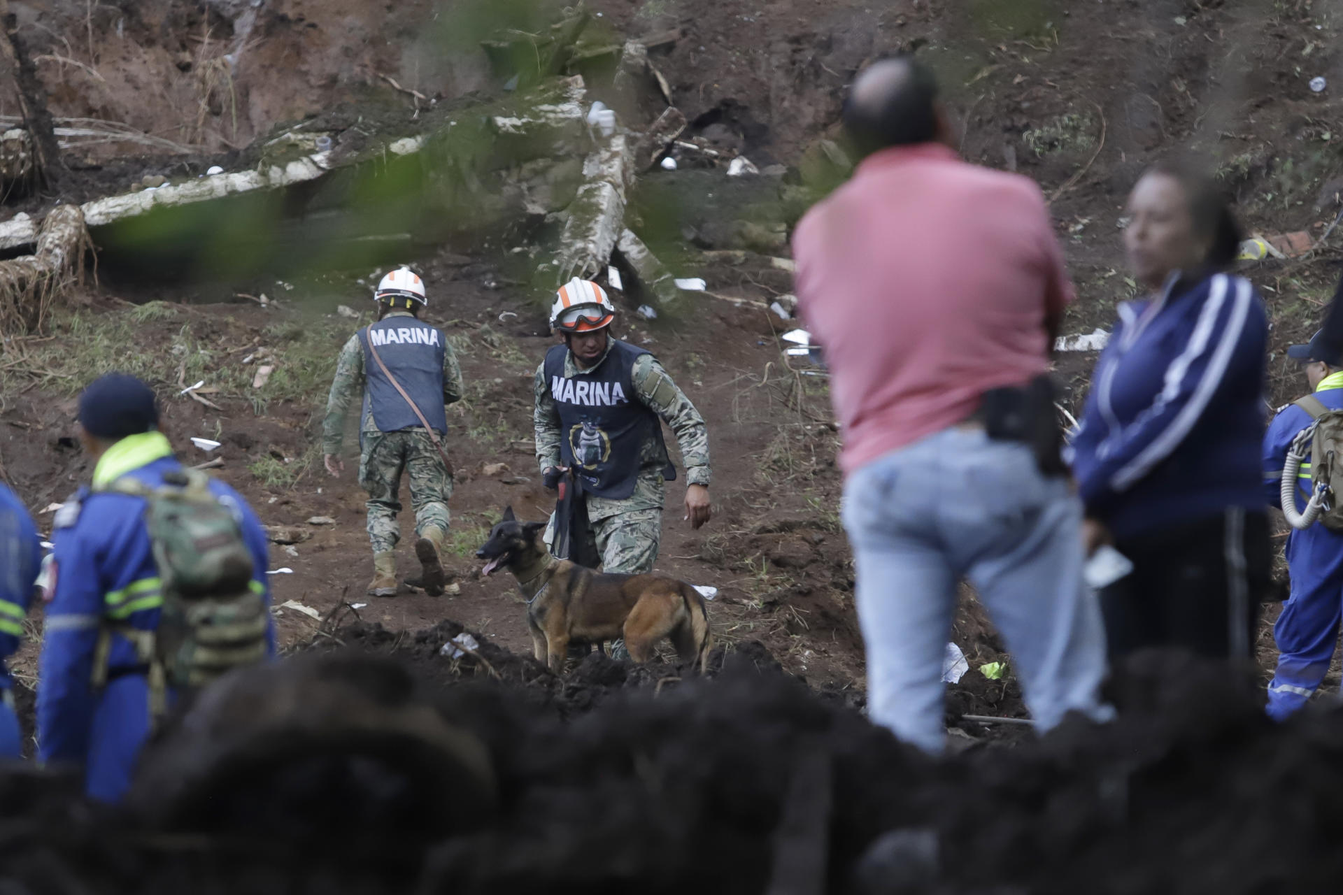 Suman 72 muertos y 48 desaparecidos por las lluvias en cinco estados
