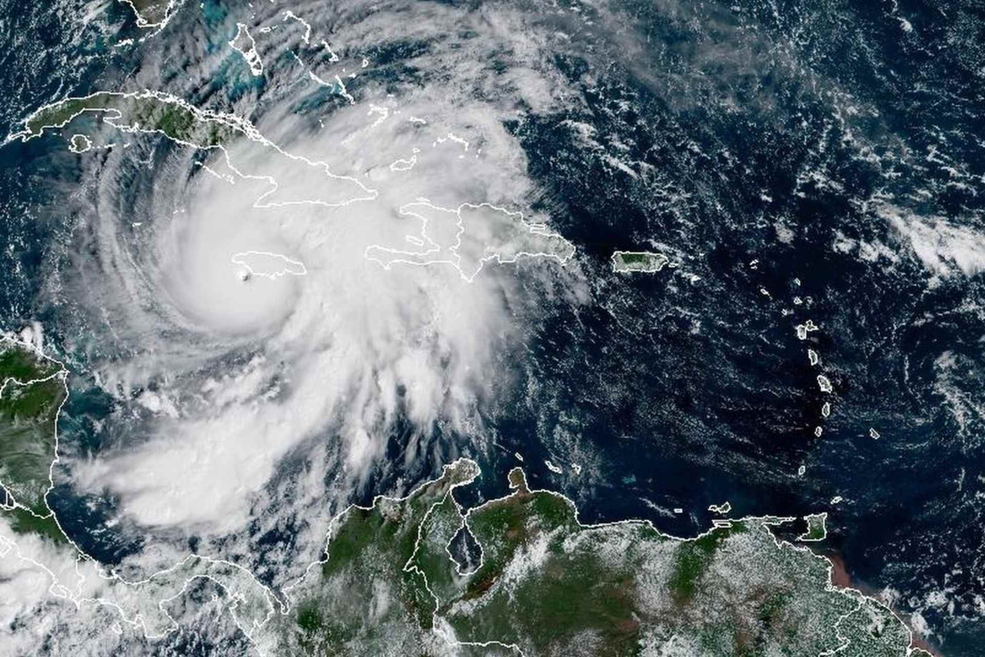 Huracán “Melissa”, de categoría 5, toca tierra en Jamaica
