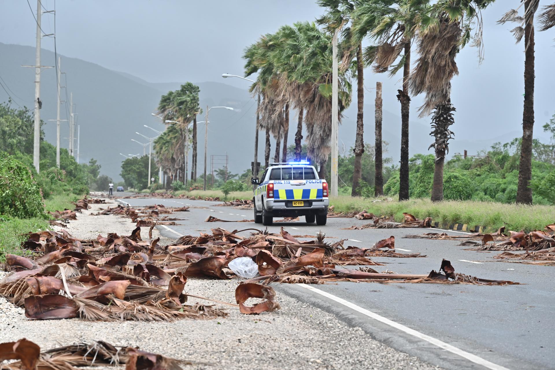 Autoridades de Jamaica declaran “zona catastrófica” tras paso del huracán “Melissa”