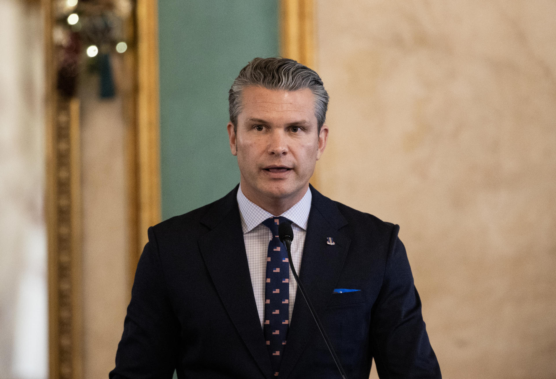 EE.UU. defiende la legalidad de ataques a lanchas tras denuncias por matar a supervivientes
