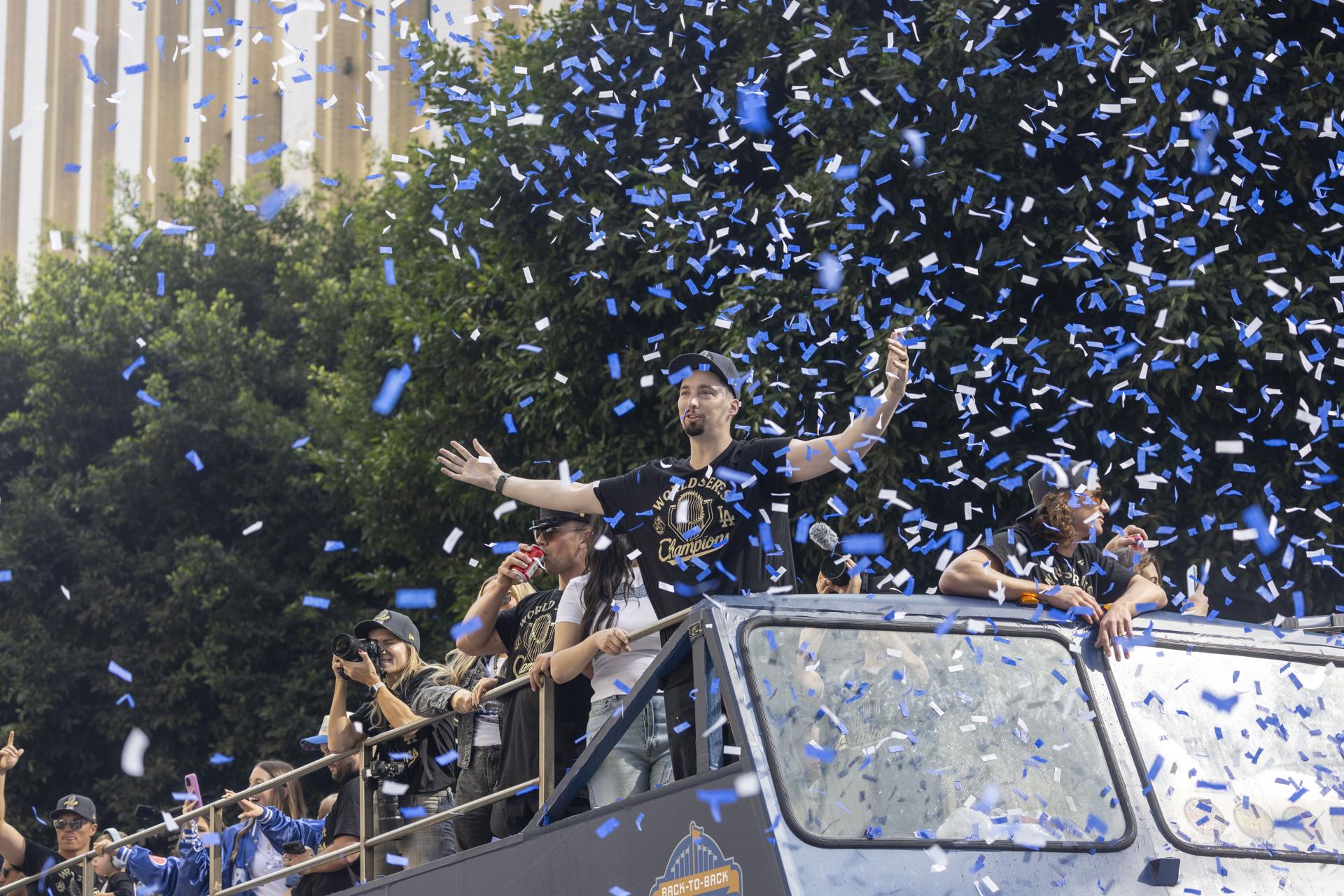 Los Dodgers desatan la euforia masiva en Los Ángeles por su triunfo en la Serie Mundial