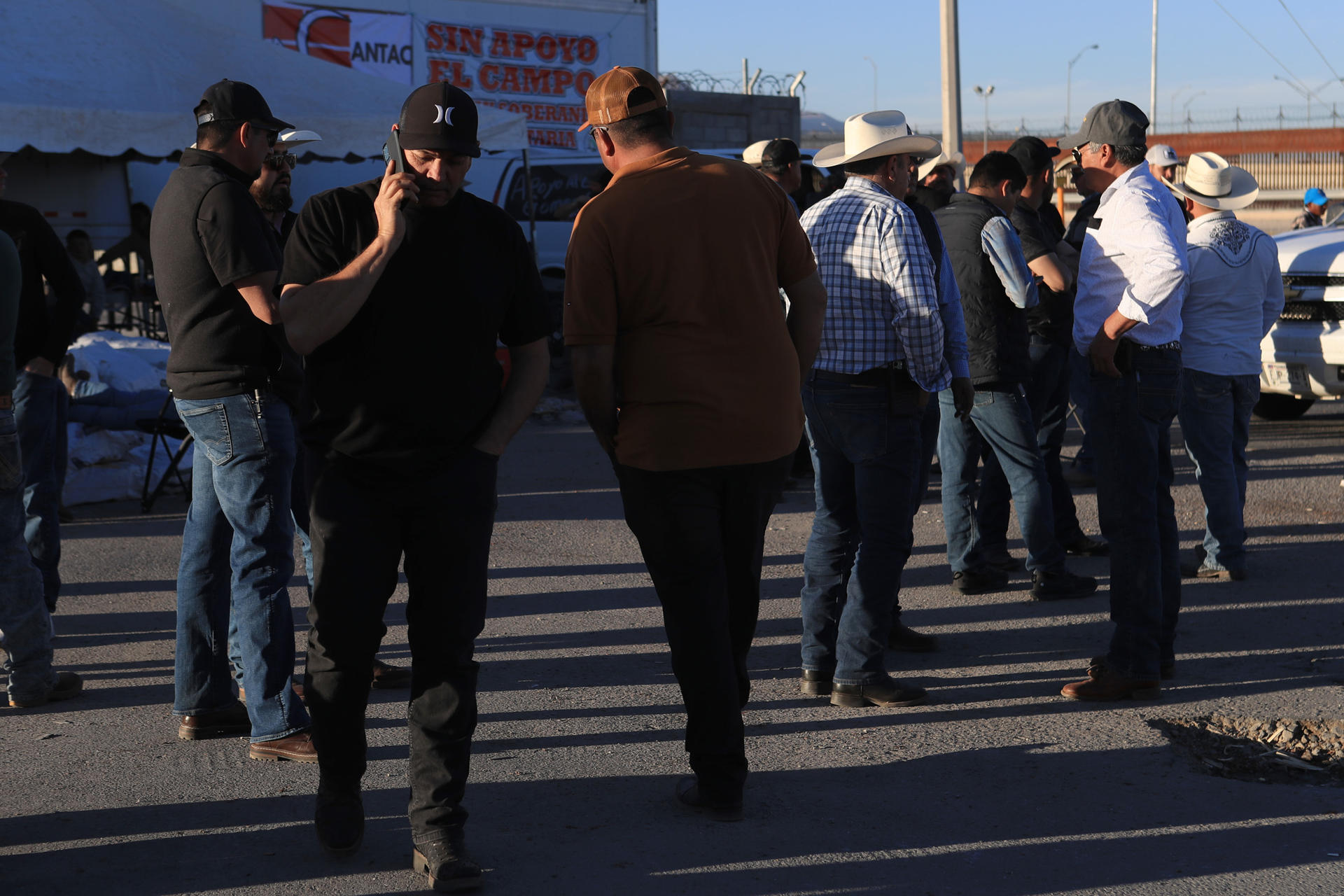 Segob logra acuerdo con productores y transportistas; liberan carreteras