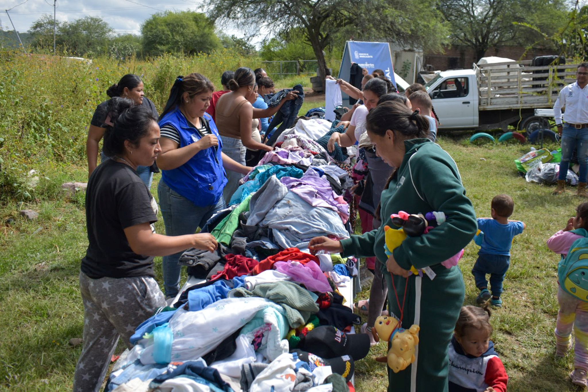 Invita Desarrollo Social Municipal a la campaña de donación de juguetes y ropa invernal