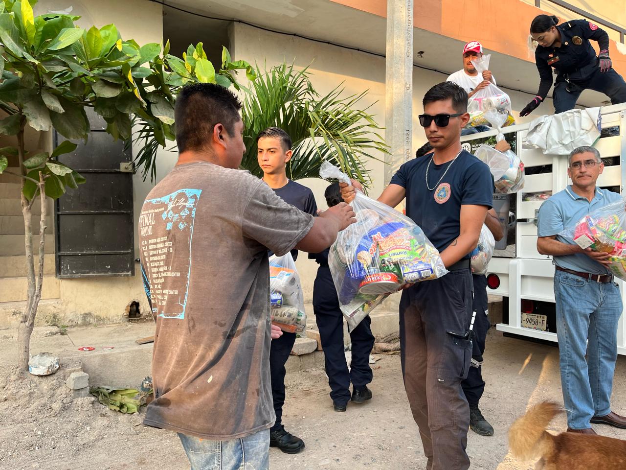 Entrega Municipio de Aguascalientes víveres a damnificados en Puerto Vallarta