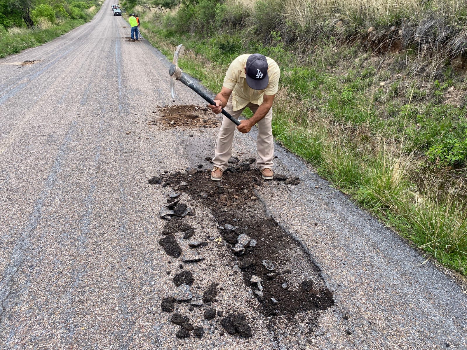 Hacen labor de bacheo en Calvillo