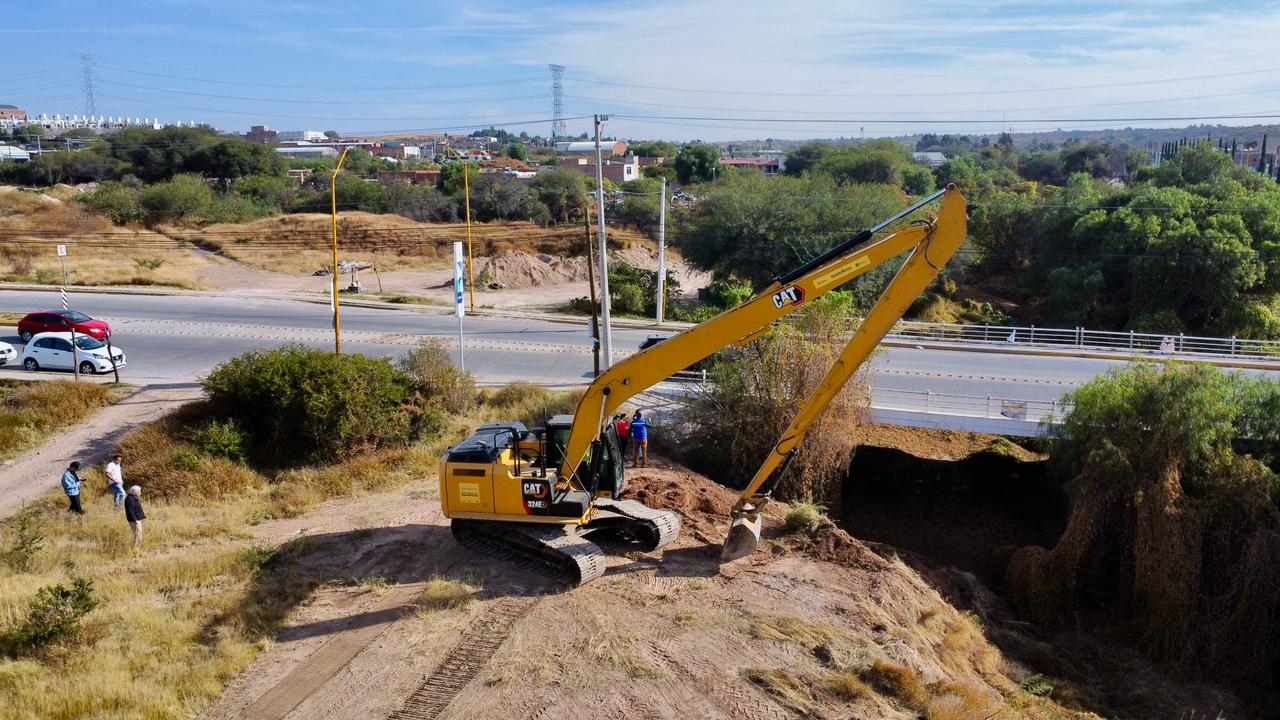 Municipio de Aguascalientes refuerza la limpieza de arroyos con acciones en el cauce de el cedazo