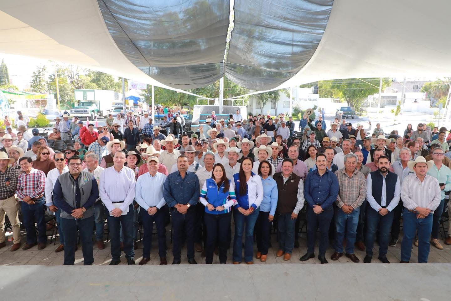 Tere Jiménez se reúne con productores del campo para atender solicitudes