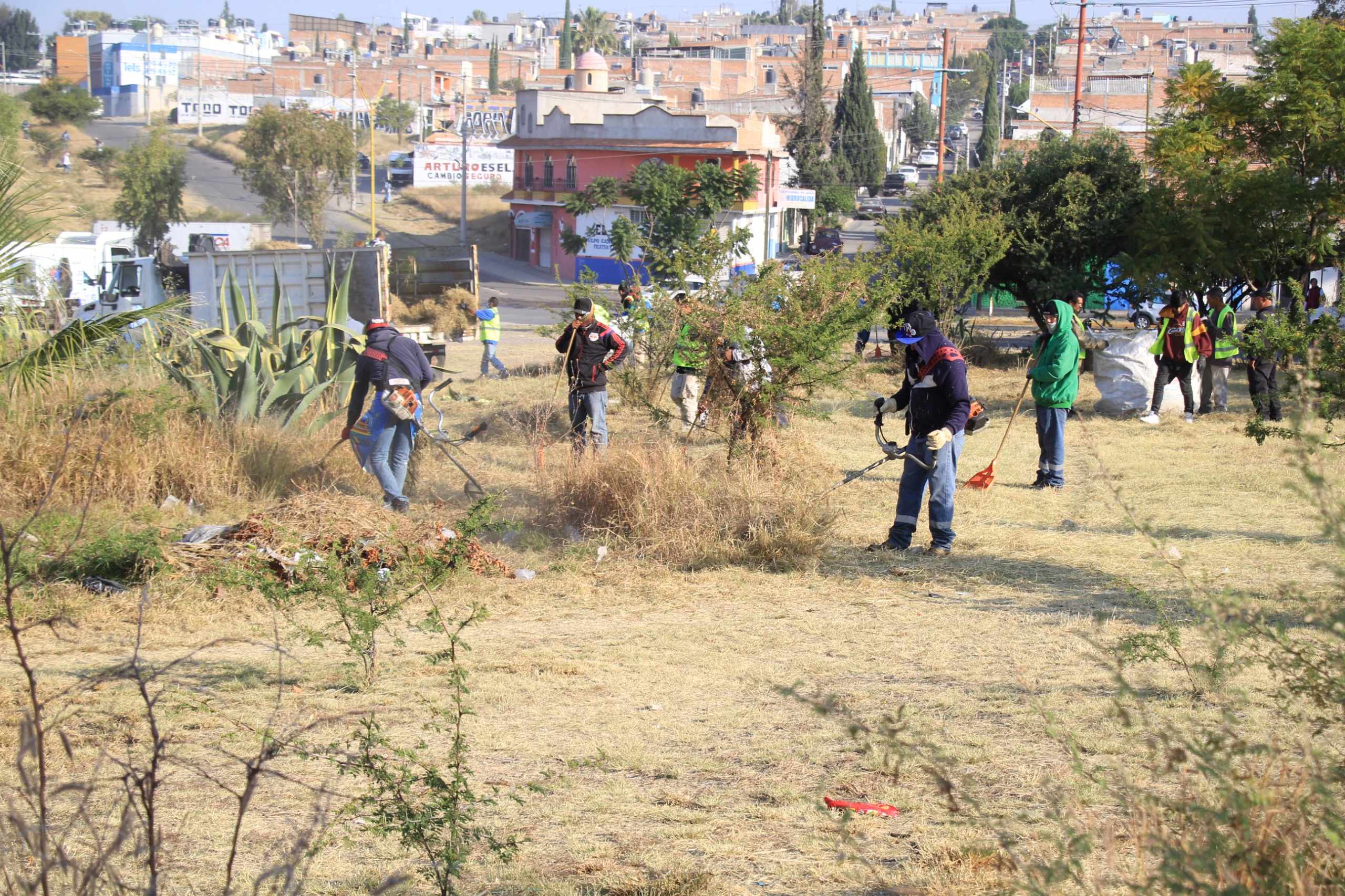 Municipio de Aguascalientes ejecuta mega operativo de limpieza en el suroriente de la ciudad