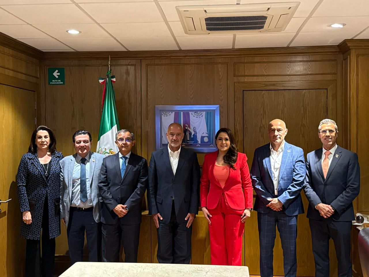 Se reúne Tere Jiménez con el secretario de Infraestructura, Comunicaciones y Transportes del gobierno federal