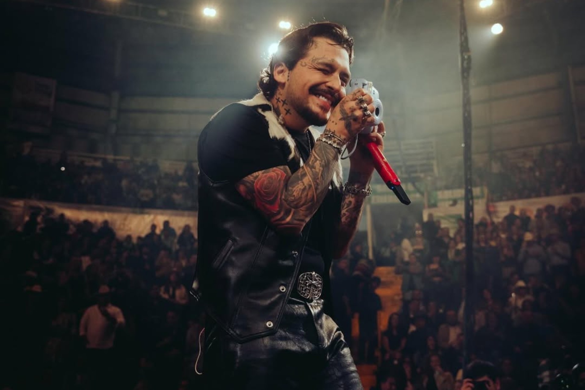 Caso Christian Nodal y Universal Music: Cantante no es vinculado a proceso por falsificación de documentos