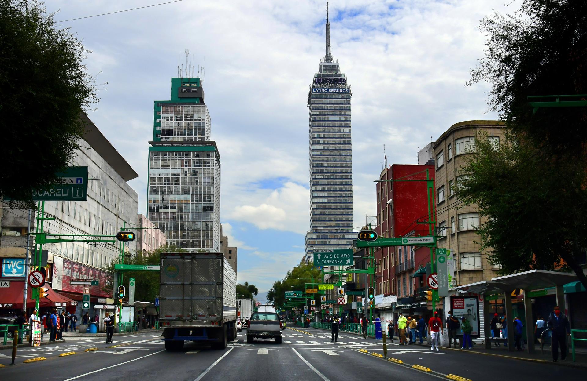 Banxico recorta al .3 % su pronóstico de crecimiento para la economía mexicana en 2025