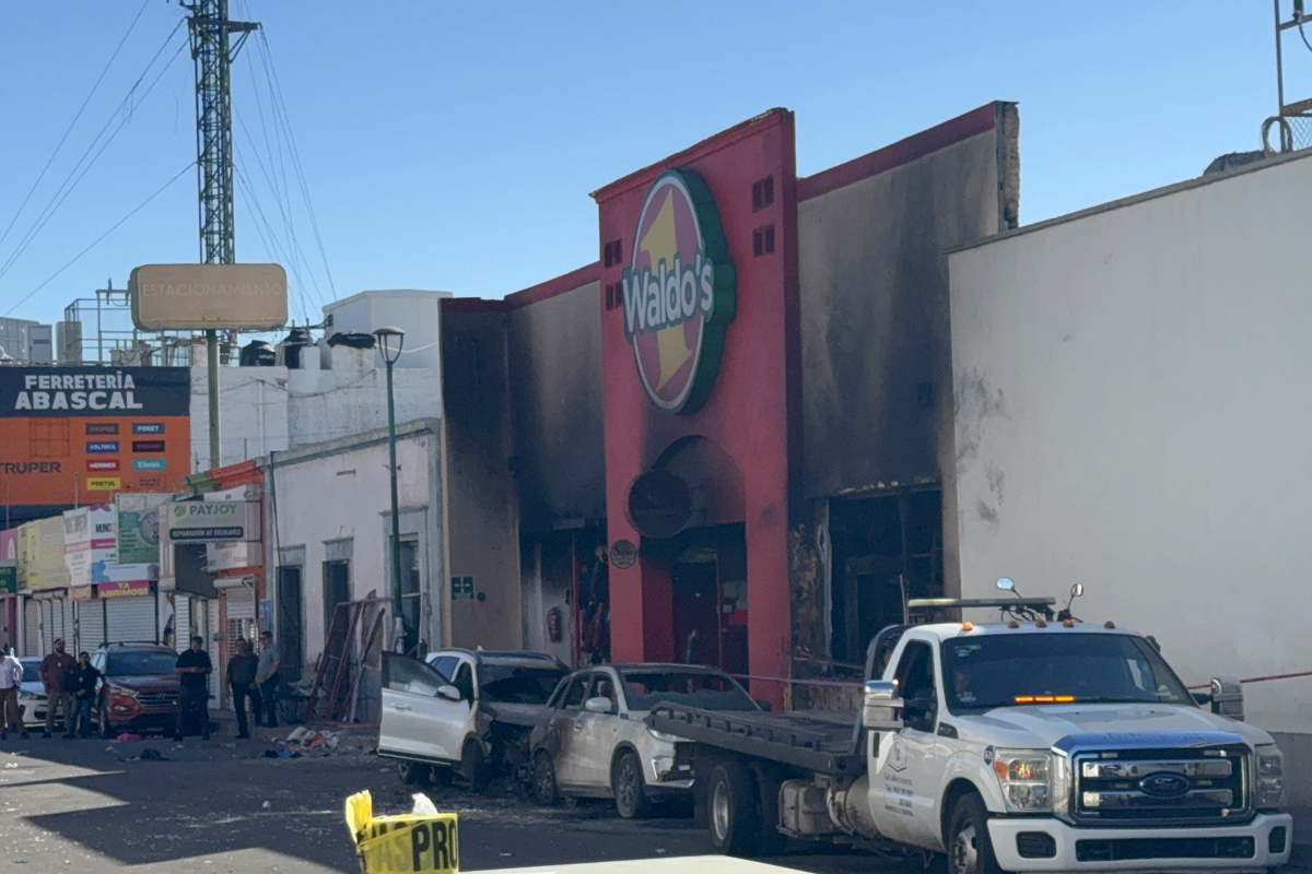 Muere adulto mayor tras incendio en Waldo’s de Hermosillo, Sonora