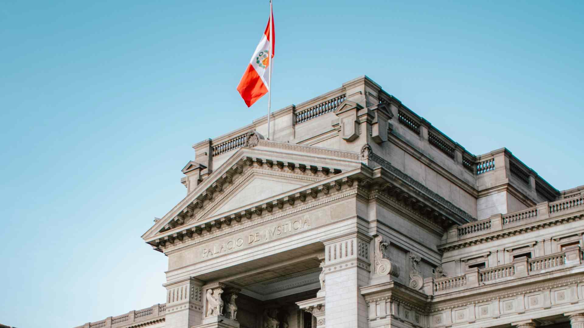 Primer ministro de Perú dice que “no es posible” ingresar a la Embajada de México en Lima